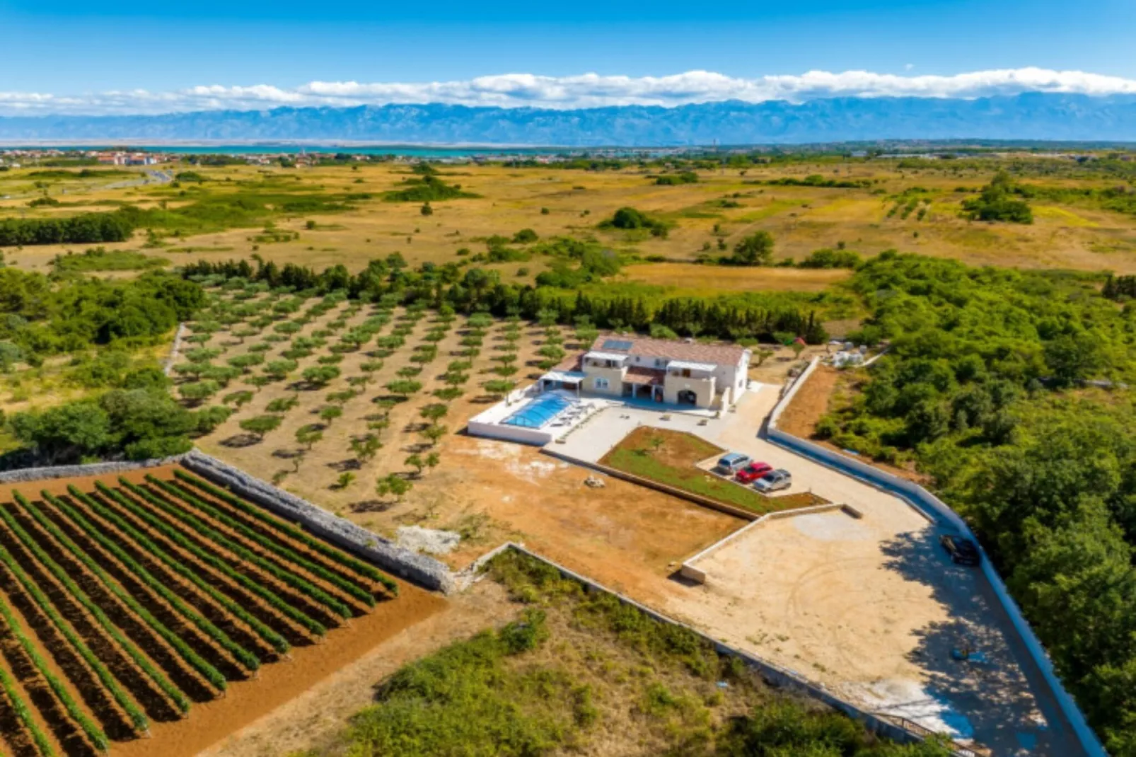 RUSTIC VILLA PEROSA WITH HEATED POOL-Buitenlucht