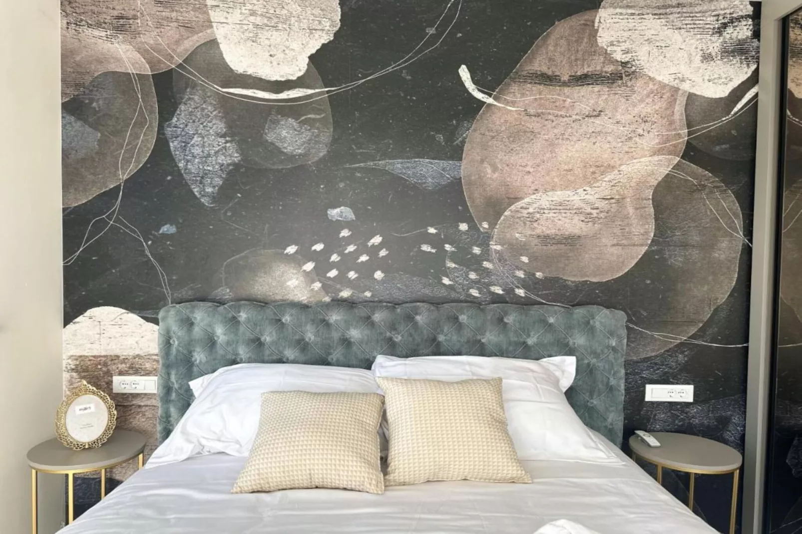 Leonarda Waterfront Residences- Three-Bedroom Penthouse with Infinity Pool (The Skyview Penthouse) - S4-Slaapkamer