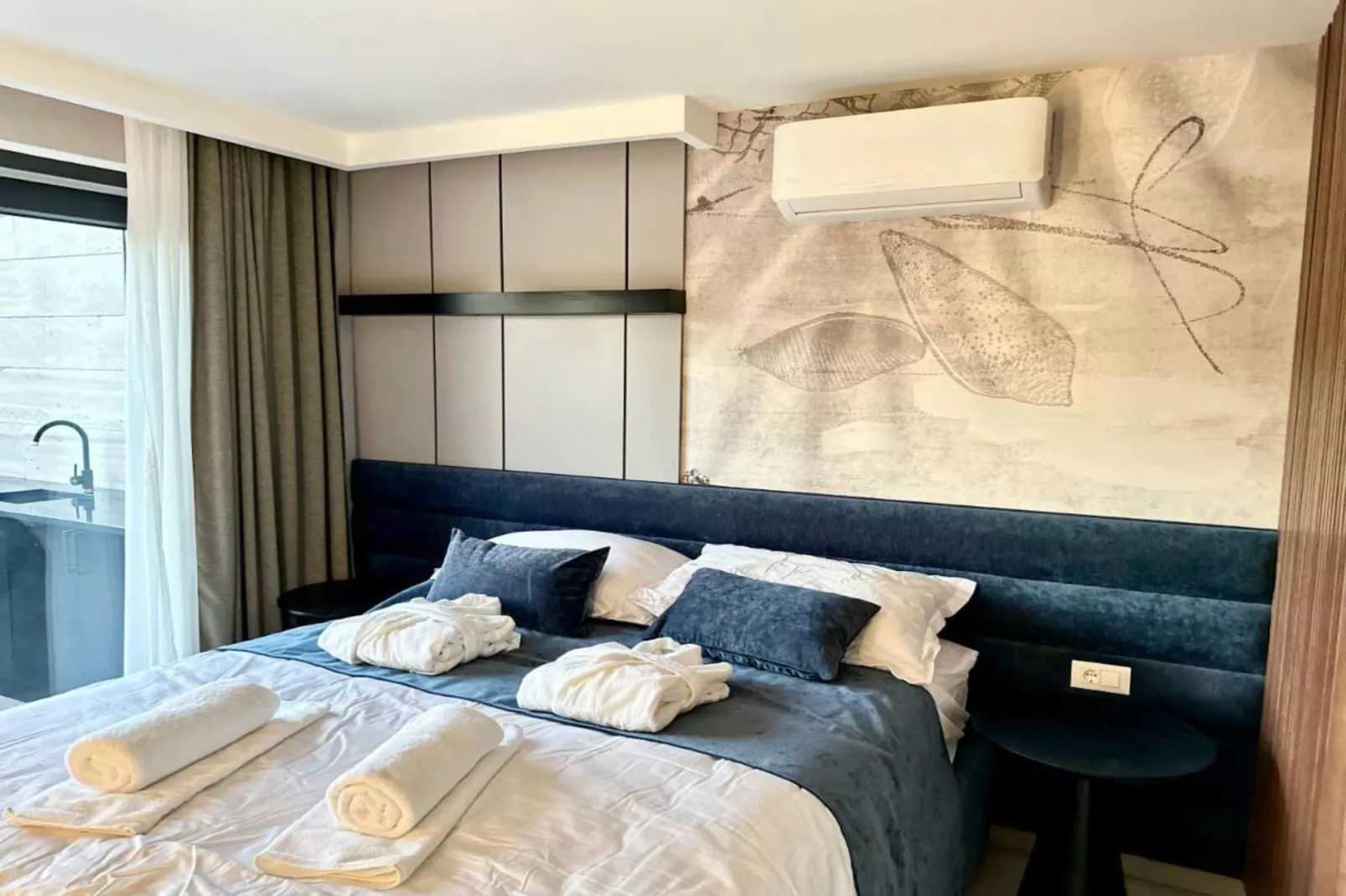 Leonarda Waterfront Residences-Two-Bedroom Apartment with private pool (The Bayfront One) -S5-Slaapkamer