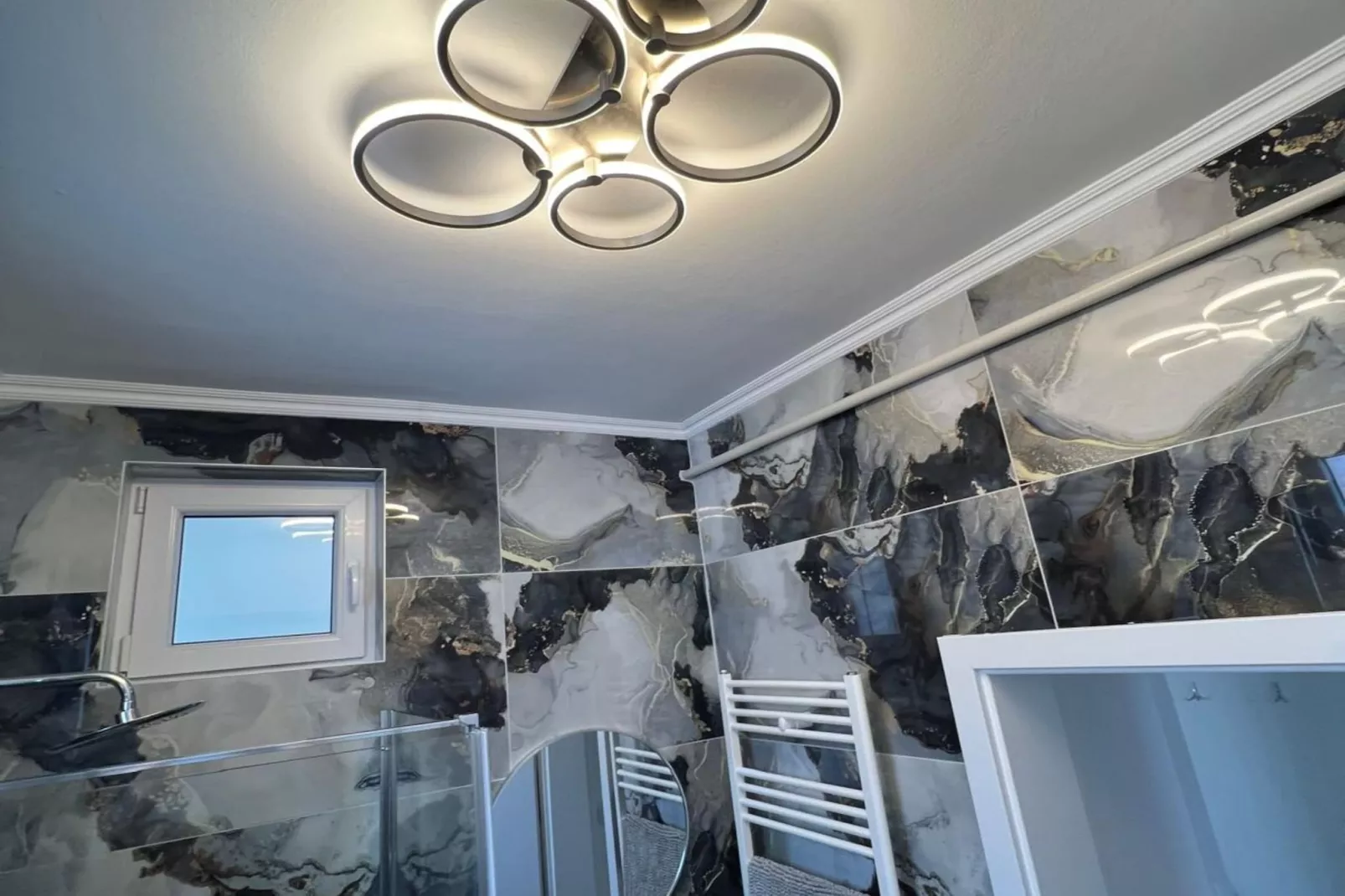 Urban Luxury Apartment Zagreb  One  Bedroom Apartment-Badkamer