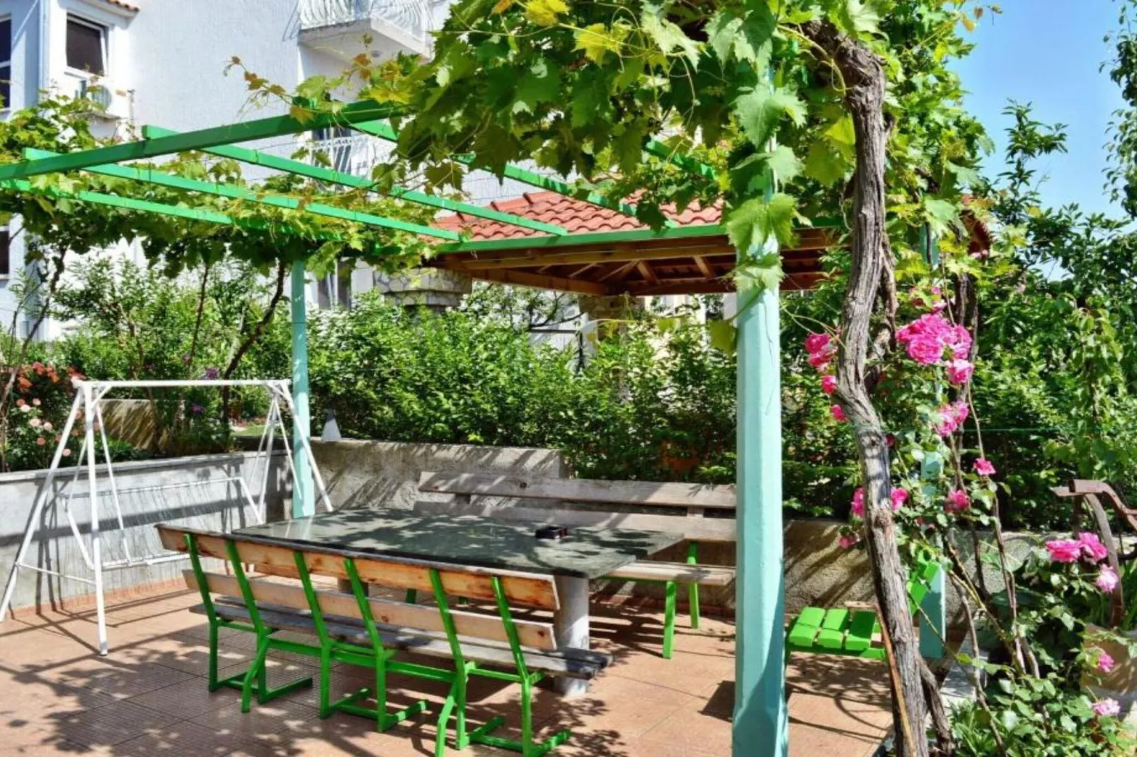 One Bedroom Apartment (A2)-Tuinen zomer