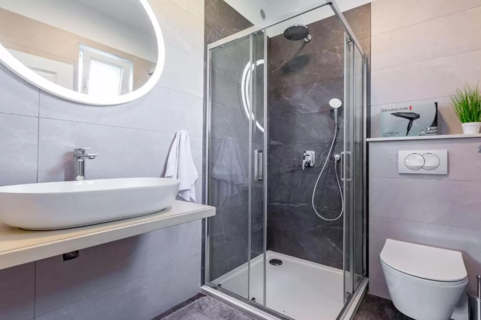 Peaceful Murvica Villa Pool, Garden, and Modern Comfort - Two Bedroom Holiday Home with Private Pool-Badkamer