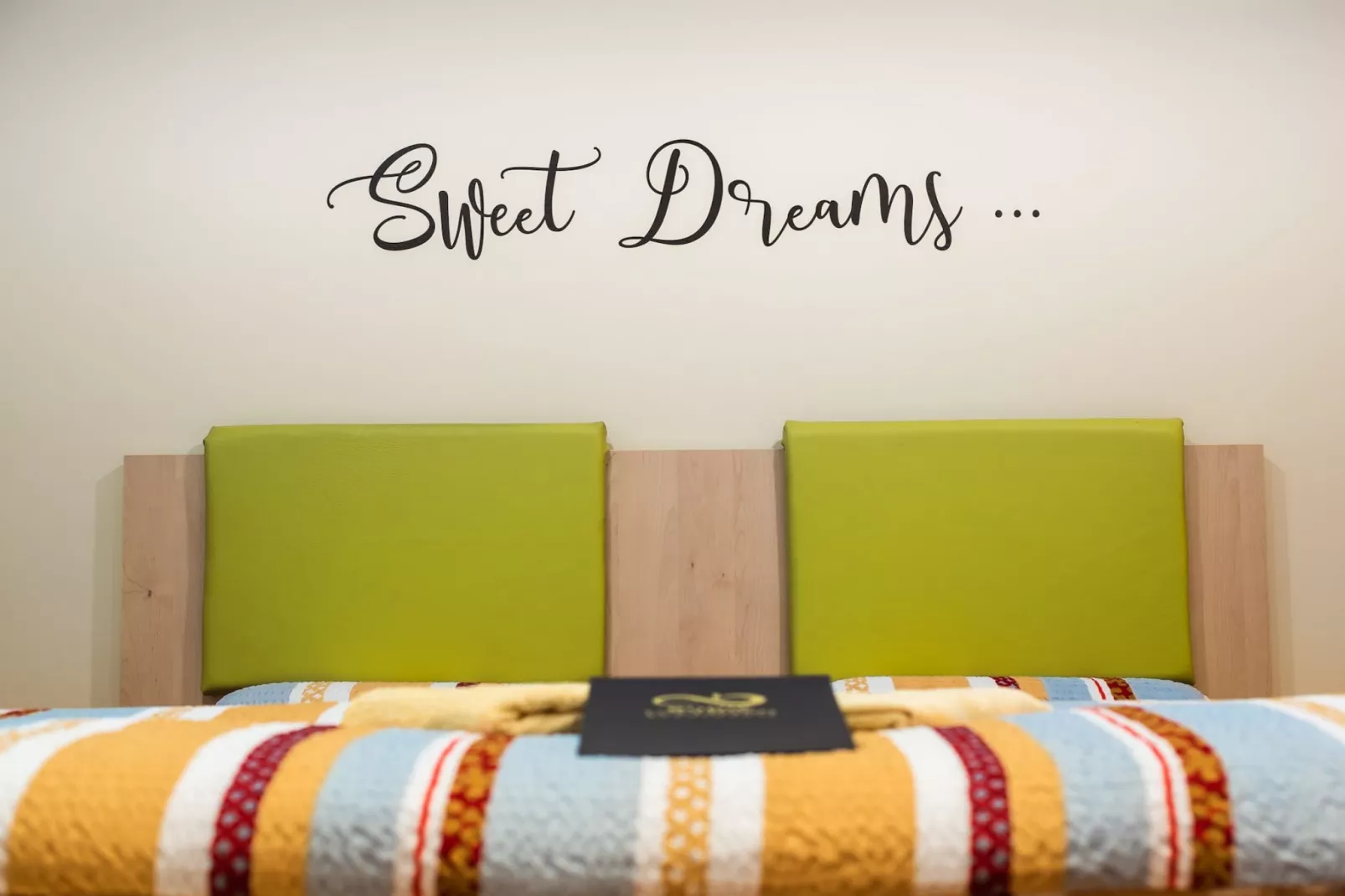 Elegant and Stylish Retreat Apartments with Terrace - Studio Apartment with Terrace-Slaapkamer