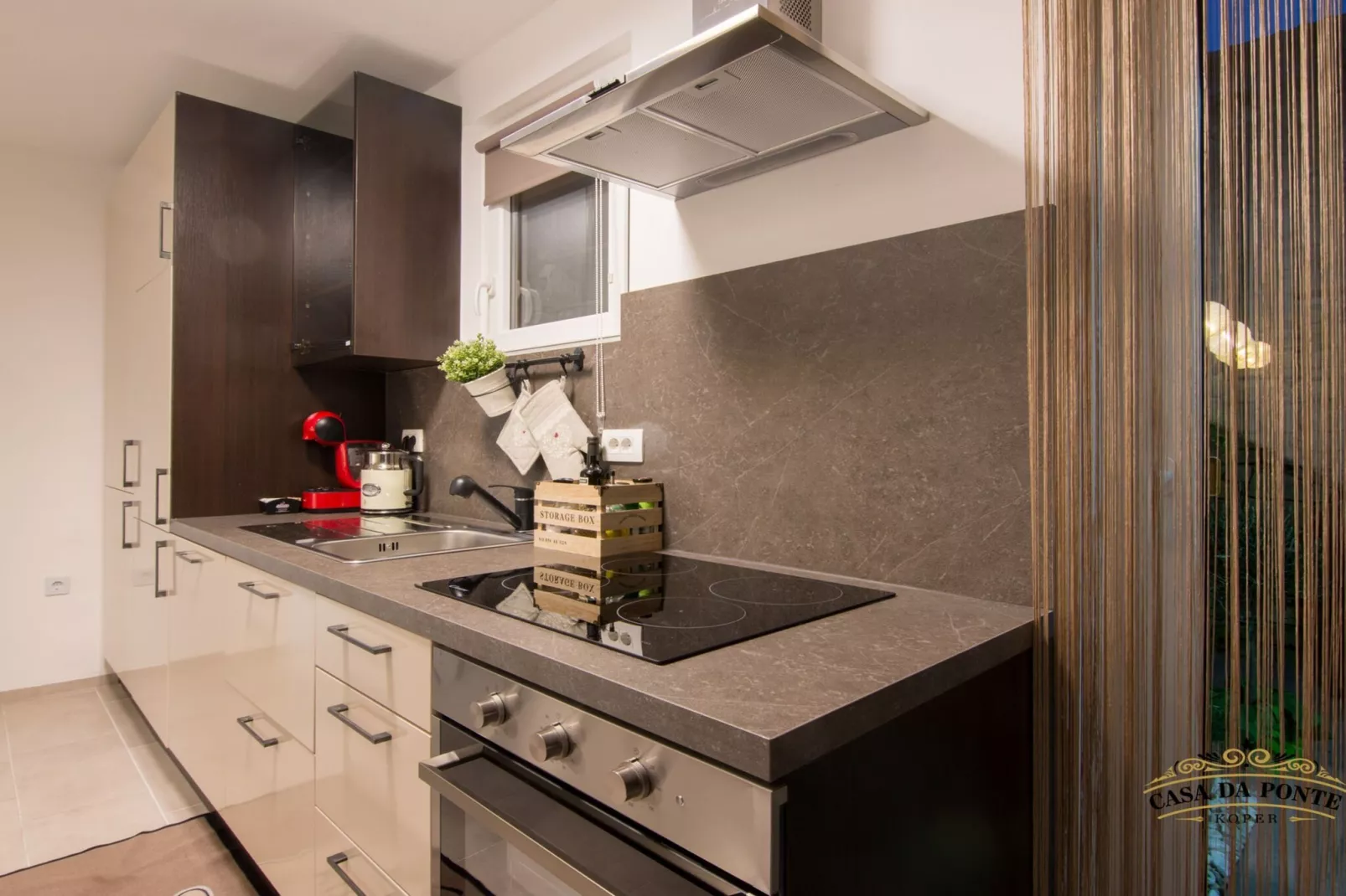 Downtown Koper Spacious Apartment with Balcony - Two Bedroom Apartment with Balcony-Keuken