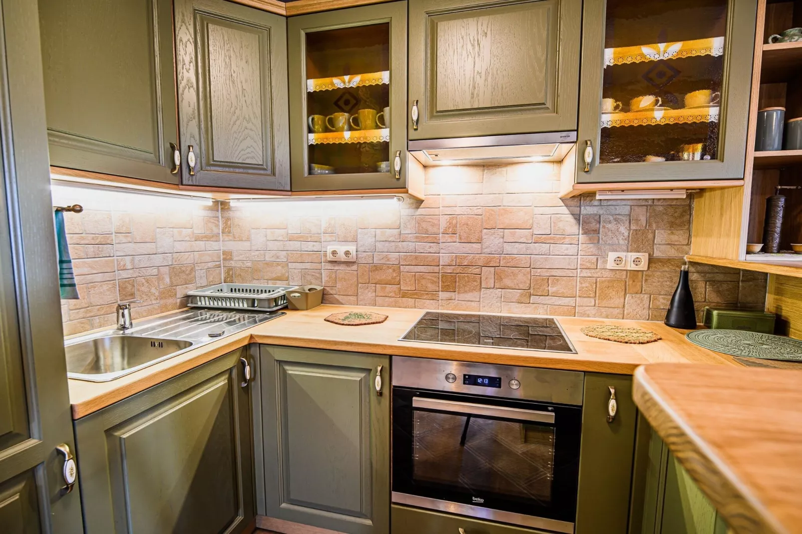 Hidden Authentic Haven Apartments - Two Bedroom Apartment with Balcony-Keuken