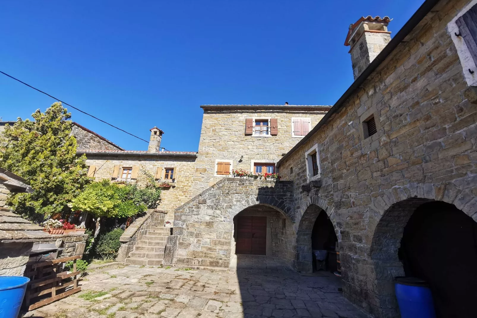 Abitanti Rustic Apartment with Balcony - Two Bedroom Apartment with Balcony-Buitenlucht