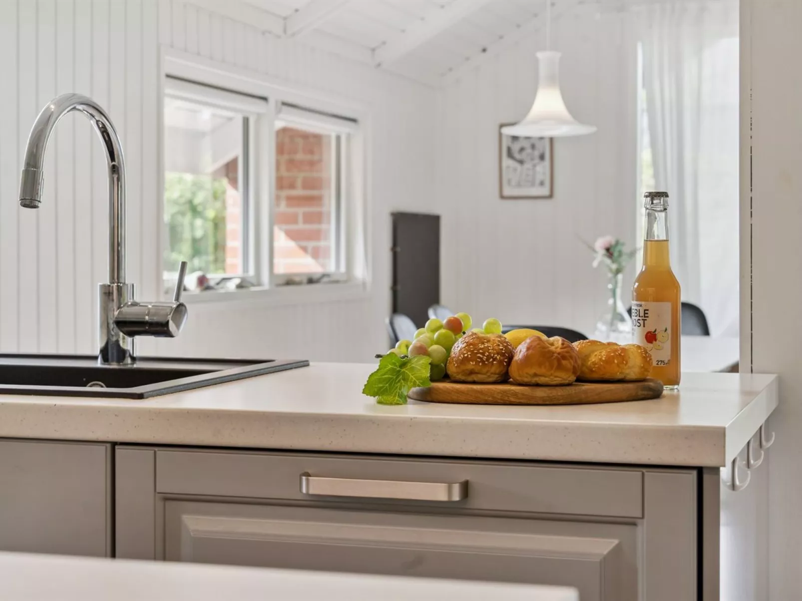 "Hannah" - 200m from the sea-Binnen