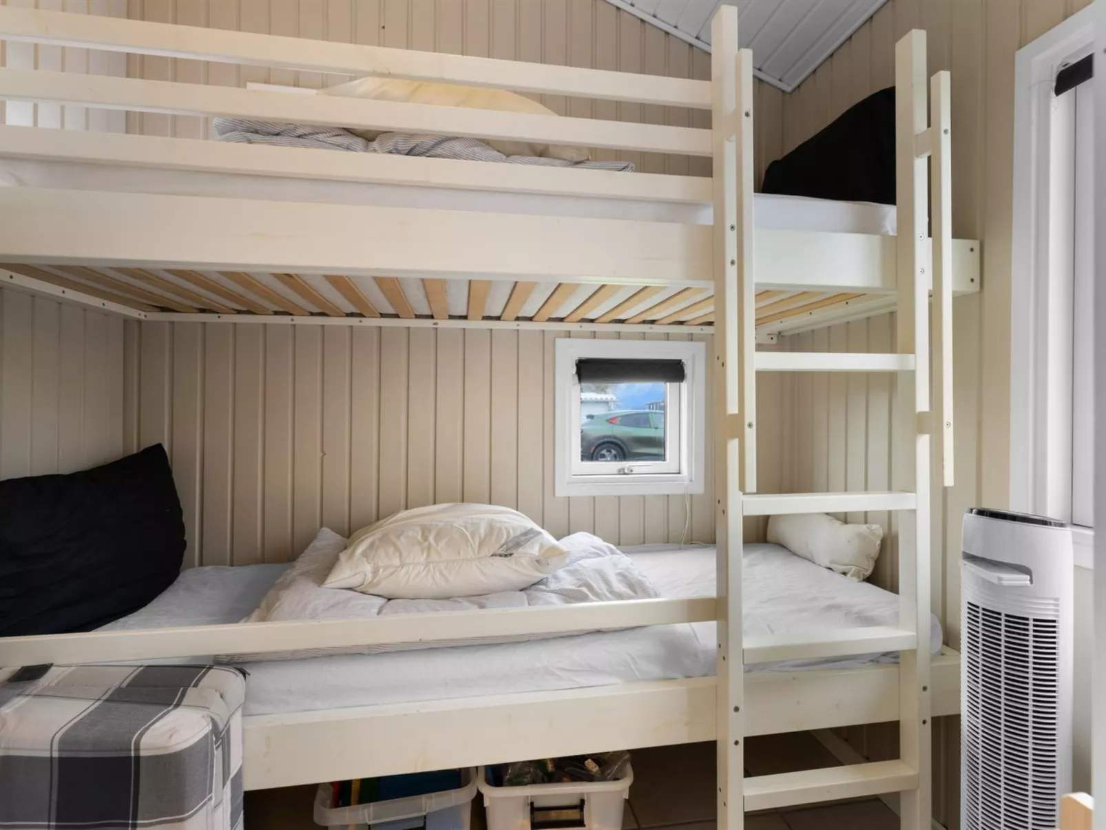 "Roya" - 100m from the sea-Binnen