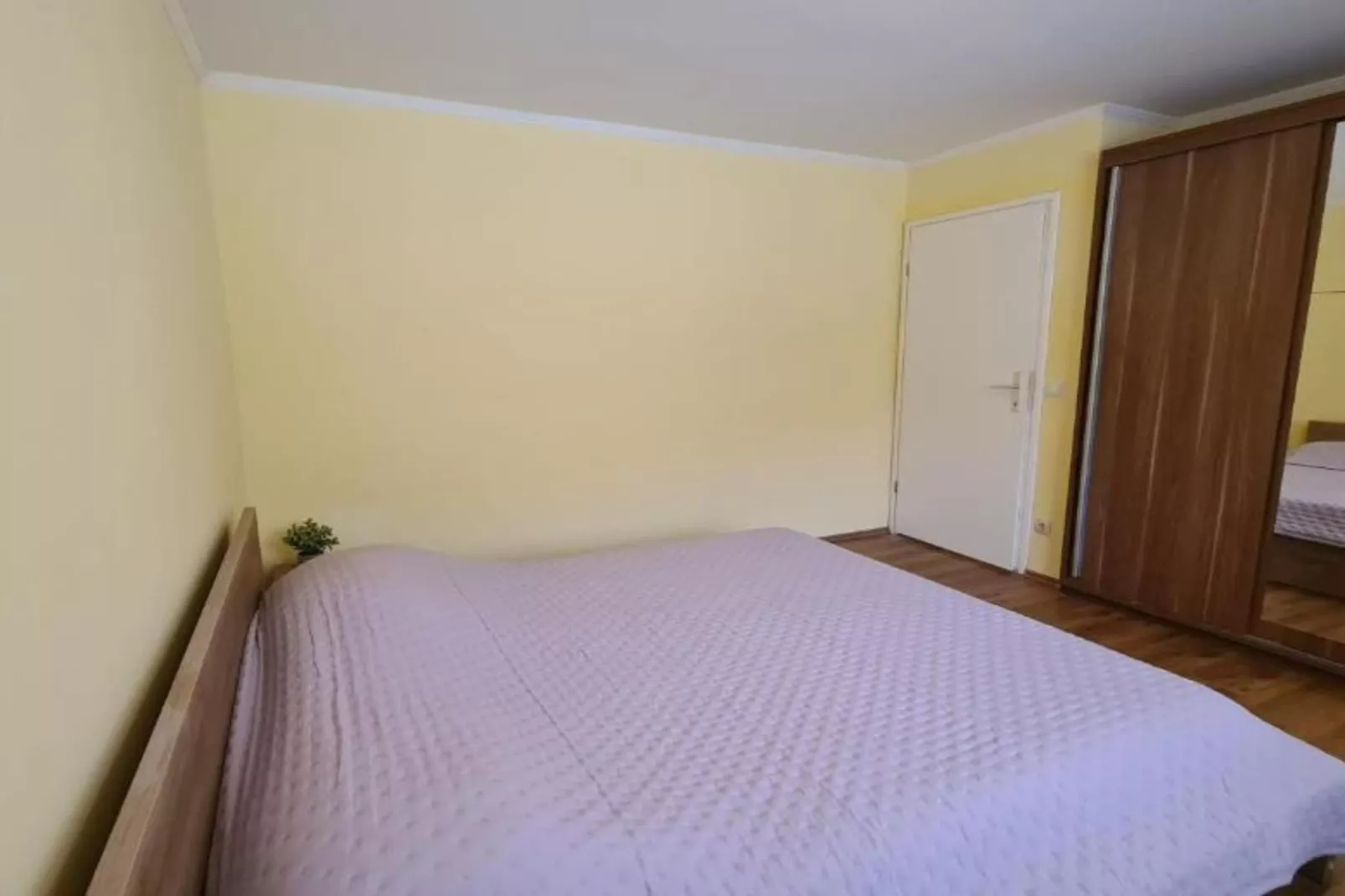 Apartment with One Bathroom-Slaapkamer