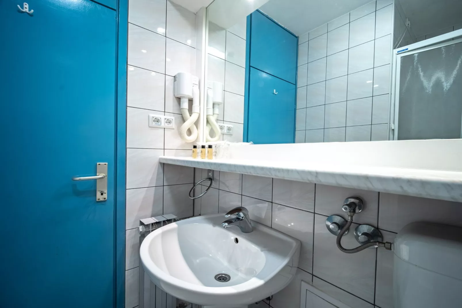 Hotel Issa - Double Room Sea View 14-Badkamer