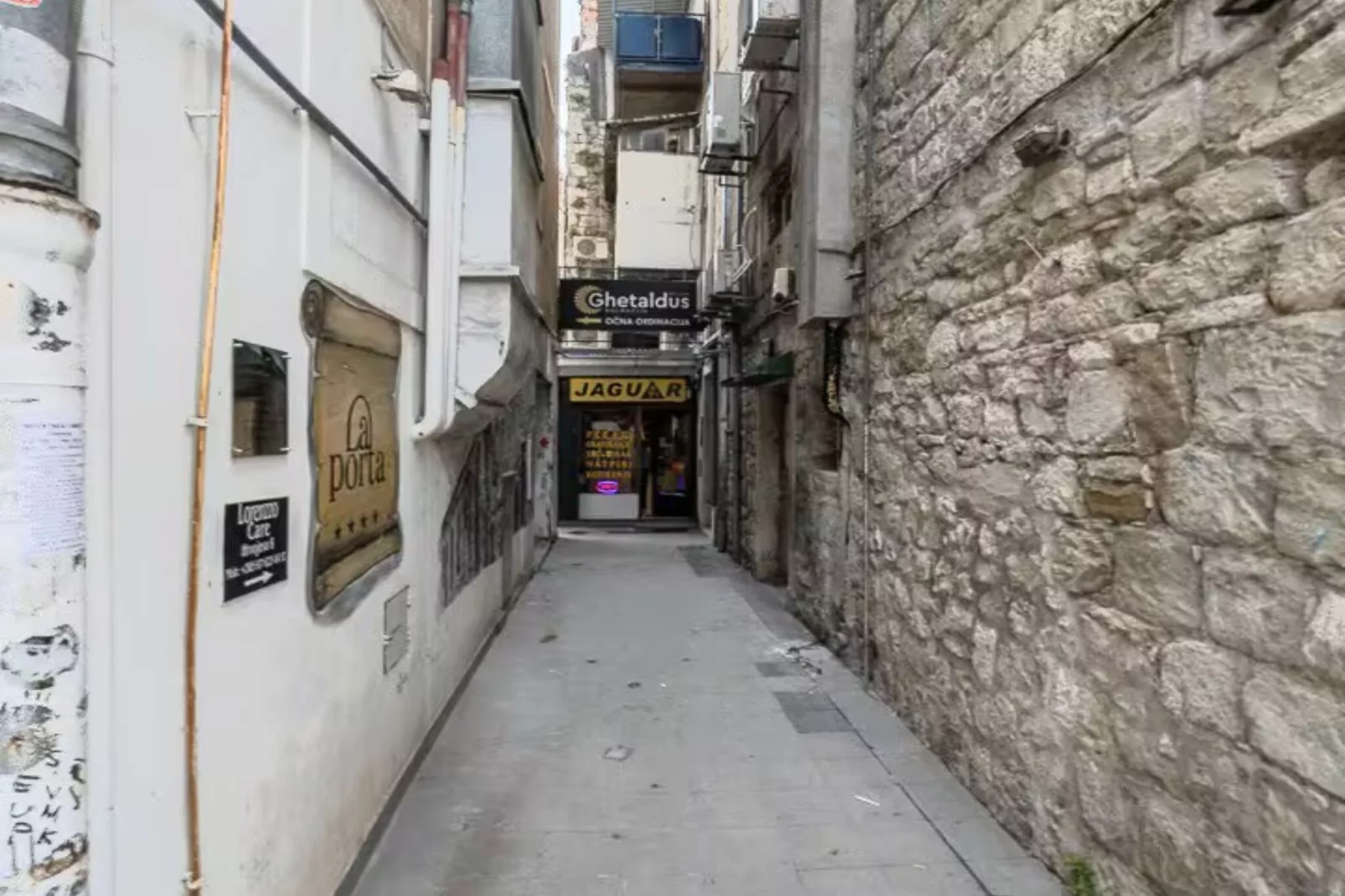 Six-bed room 2-Buitenlucht