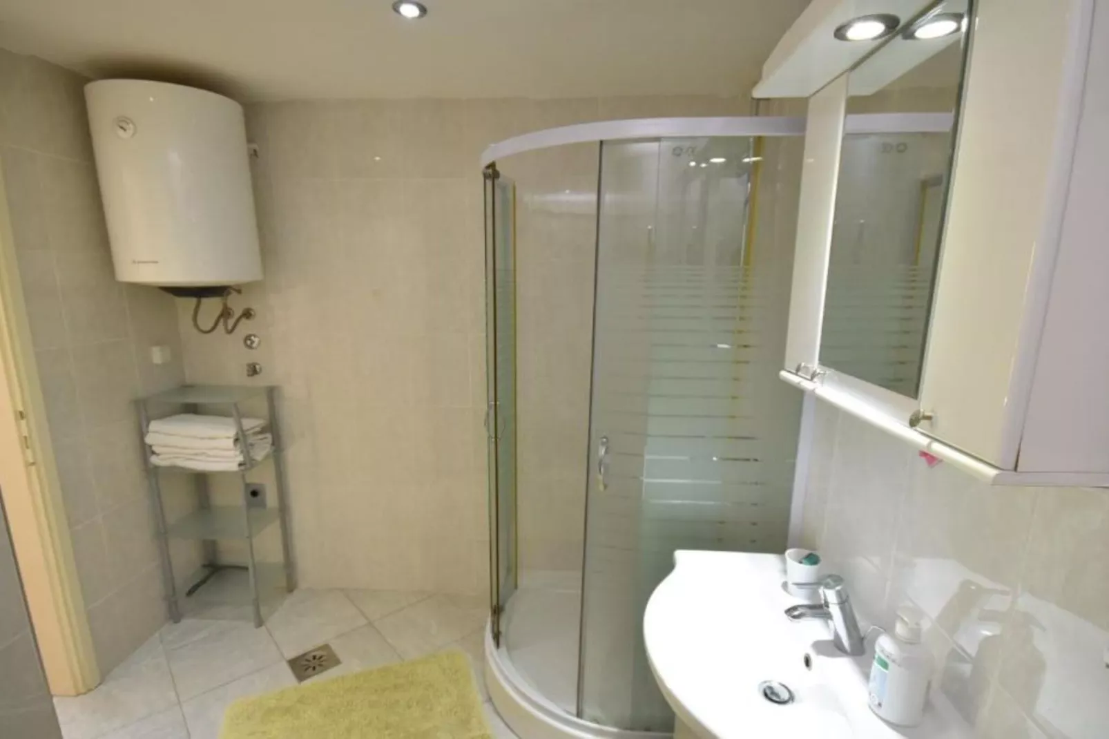 Cozy Igalo Retreat Ideal for Families - Two Bedroom Apartment-Badkamer