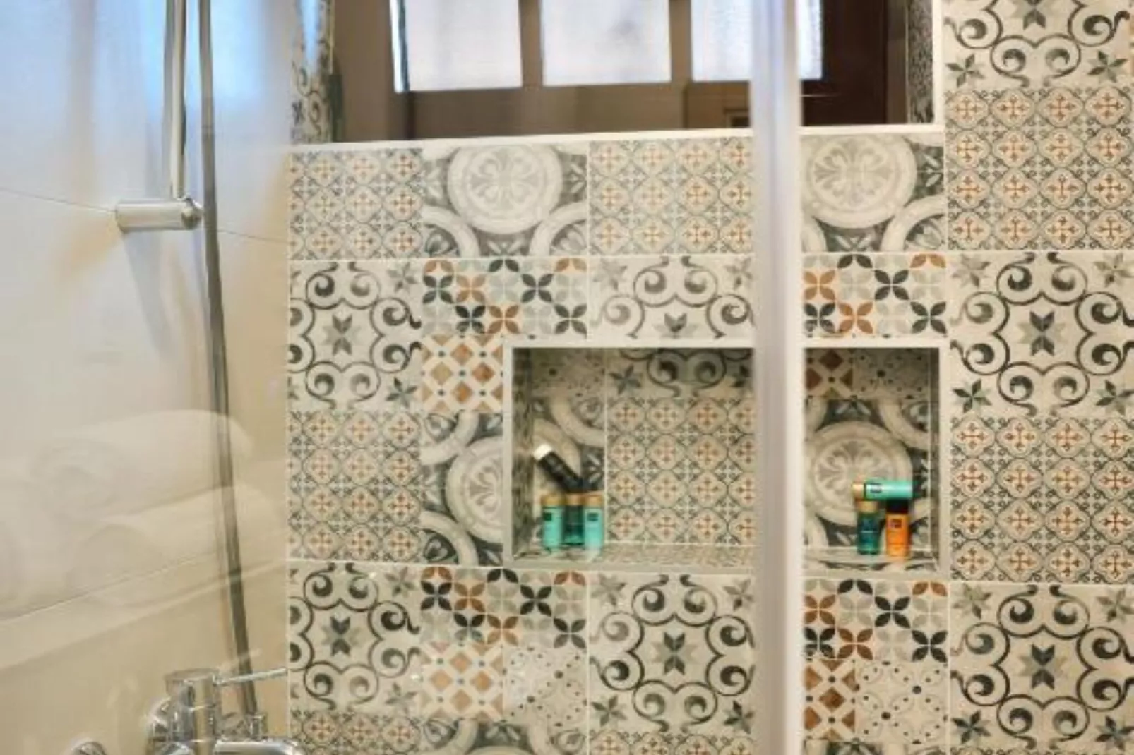 Stylish Apartment with Modern Elegance in Herceg Novi Area - Deluxe One Bedroom Apartment with Terrace-Badkamer