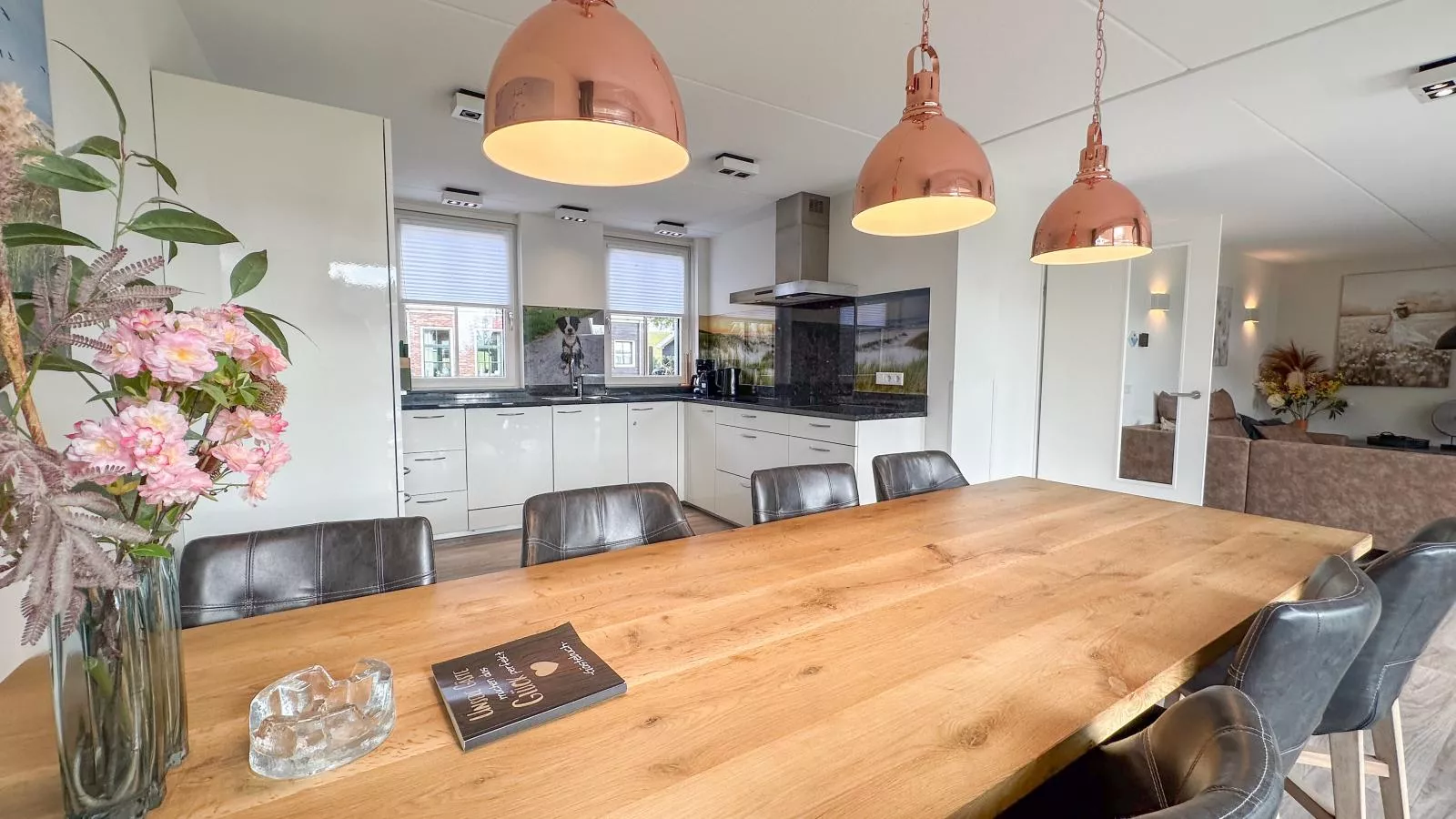 Coast and Calm 63-Eetkamer