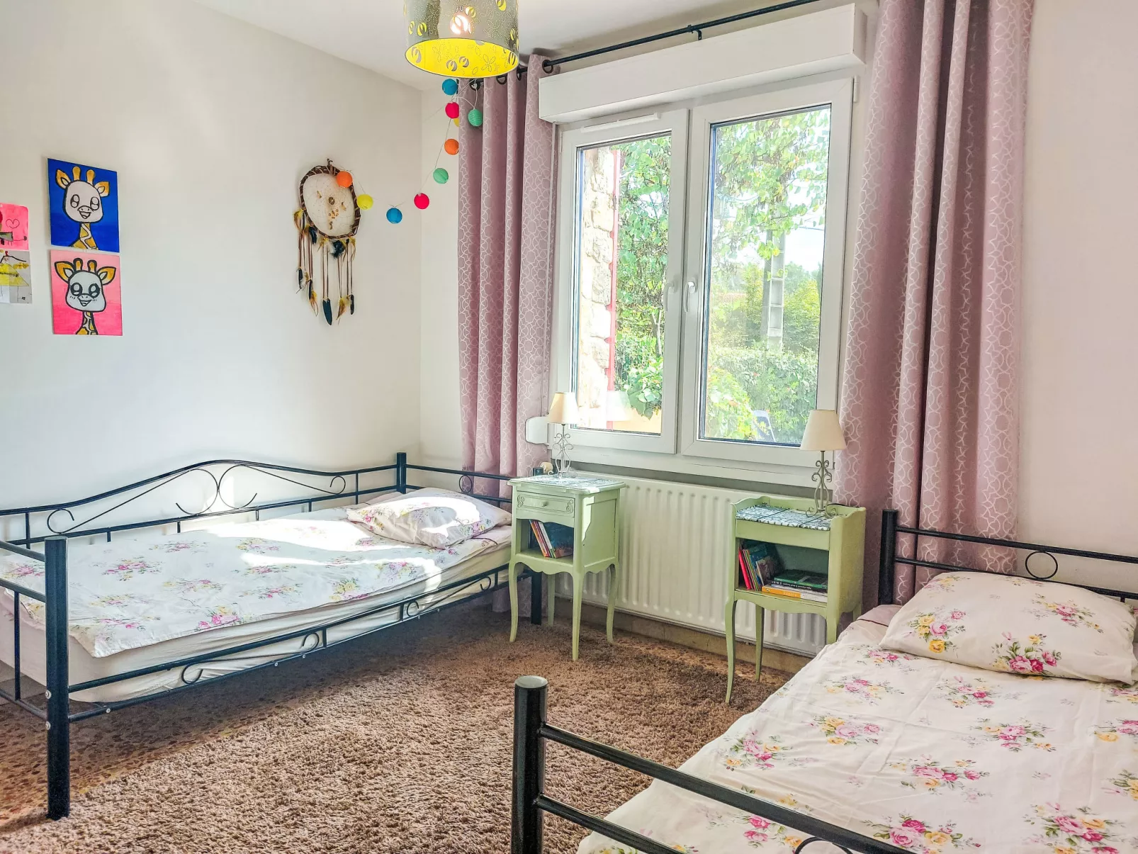 Les Pierres Fleuries-Binnen