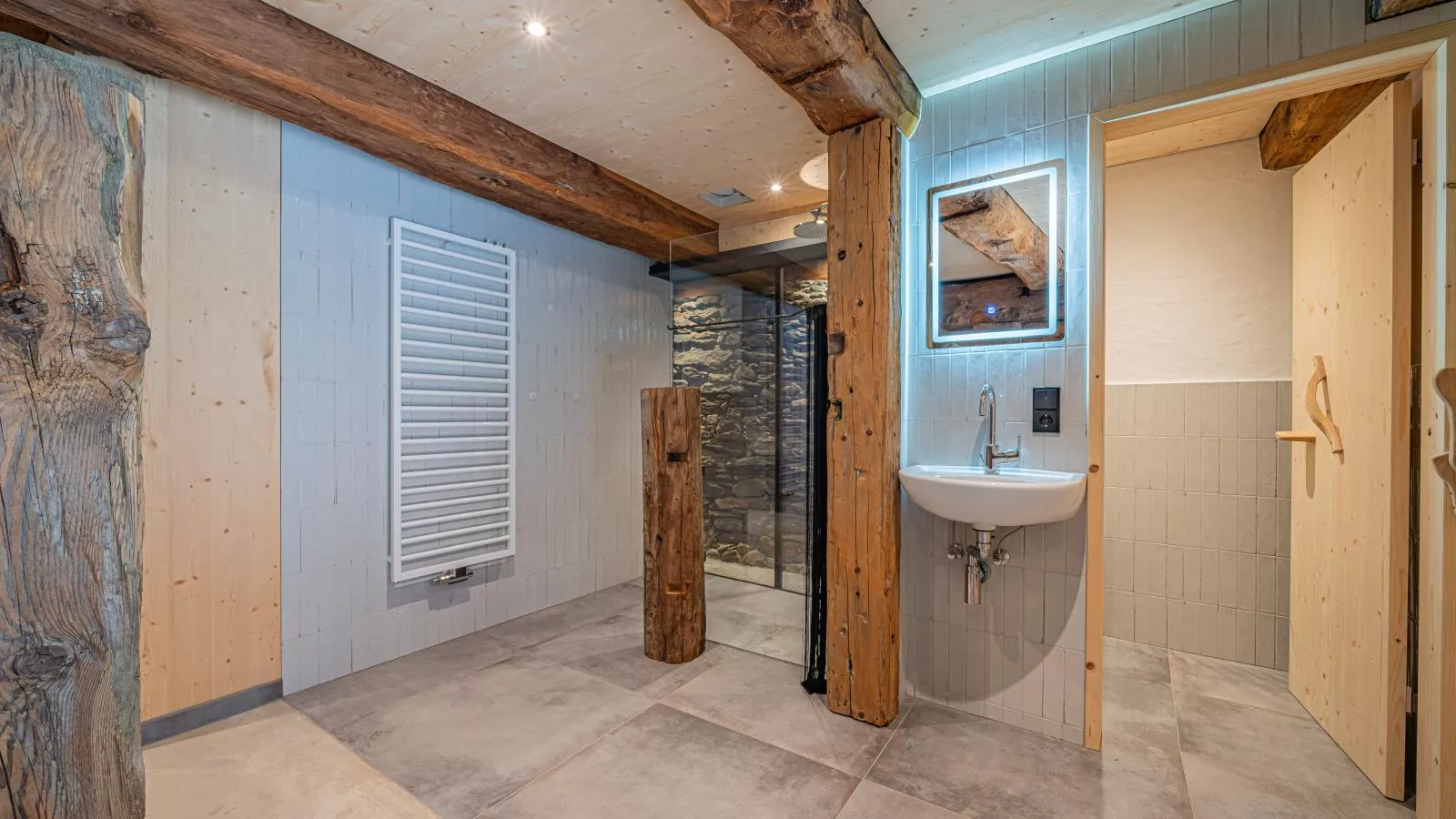 Raneburg 4 Stallhaus-Spa