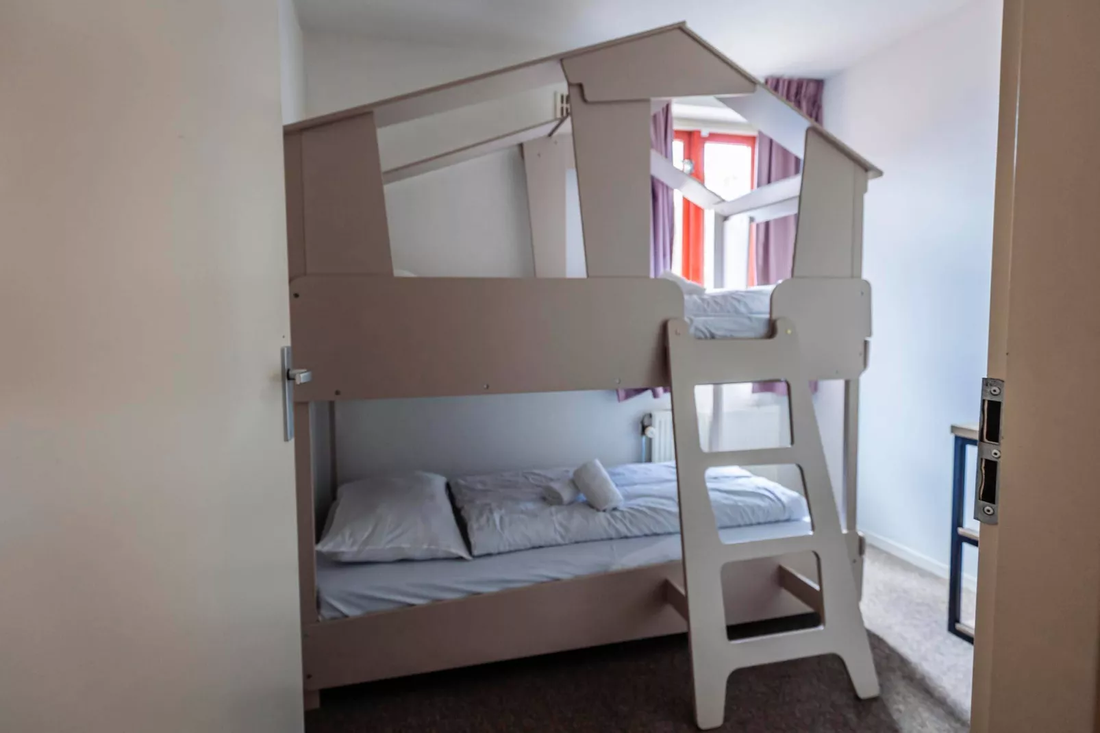 16 - Persons Family bungalow-Slaapkamer