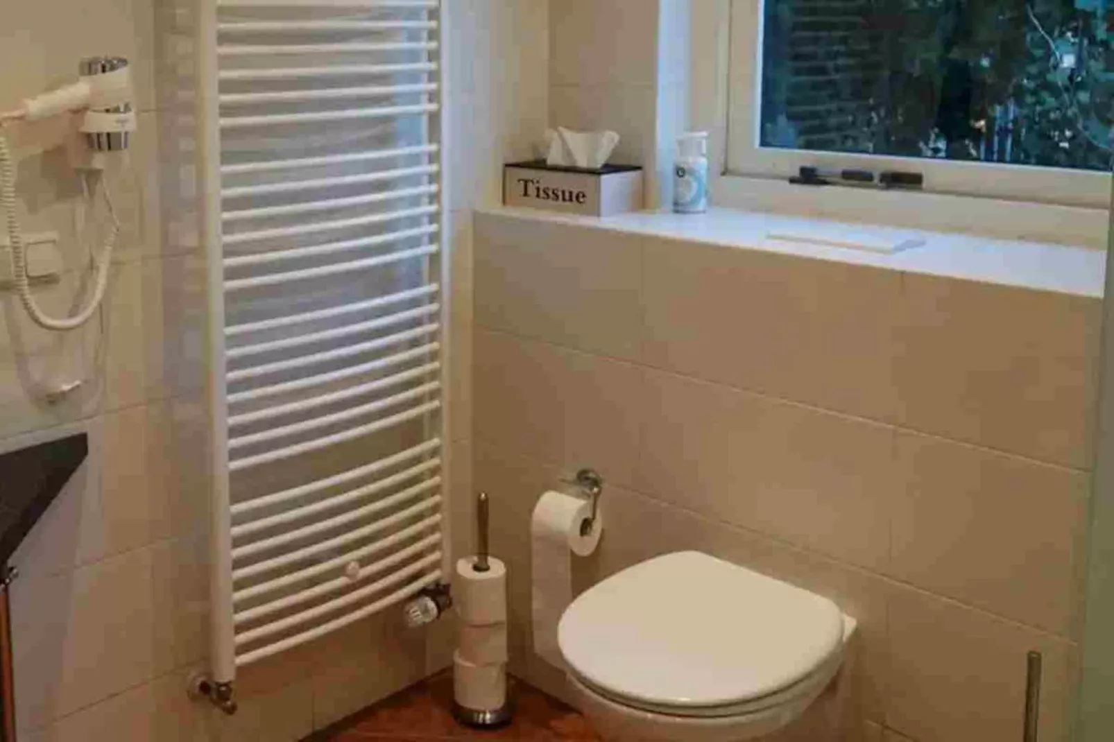 6 - Person Forest Pet & Family Bungalow-Badkamer