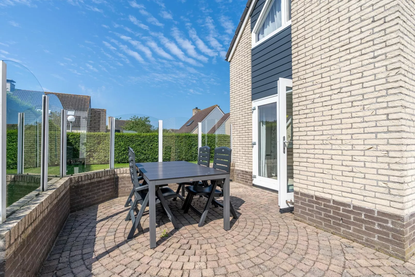 Kamperfoelie 77-Terrasbalkon