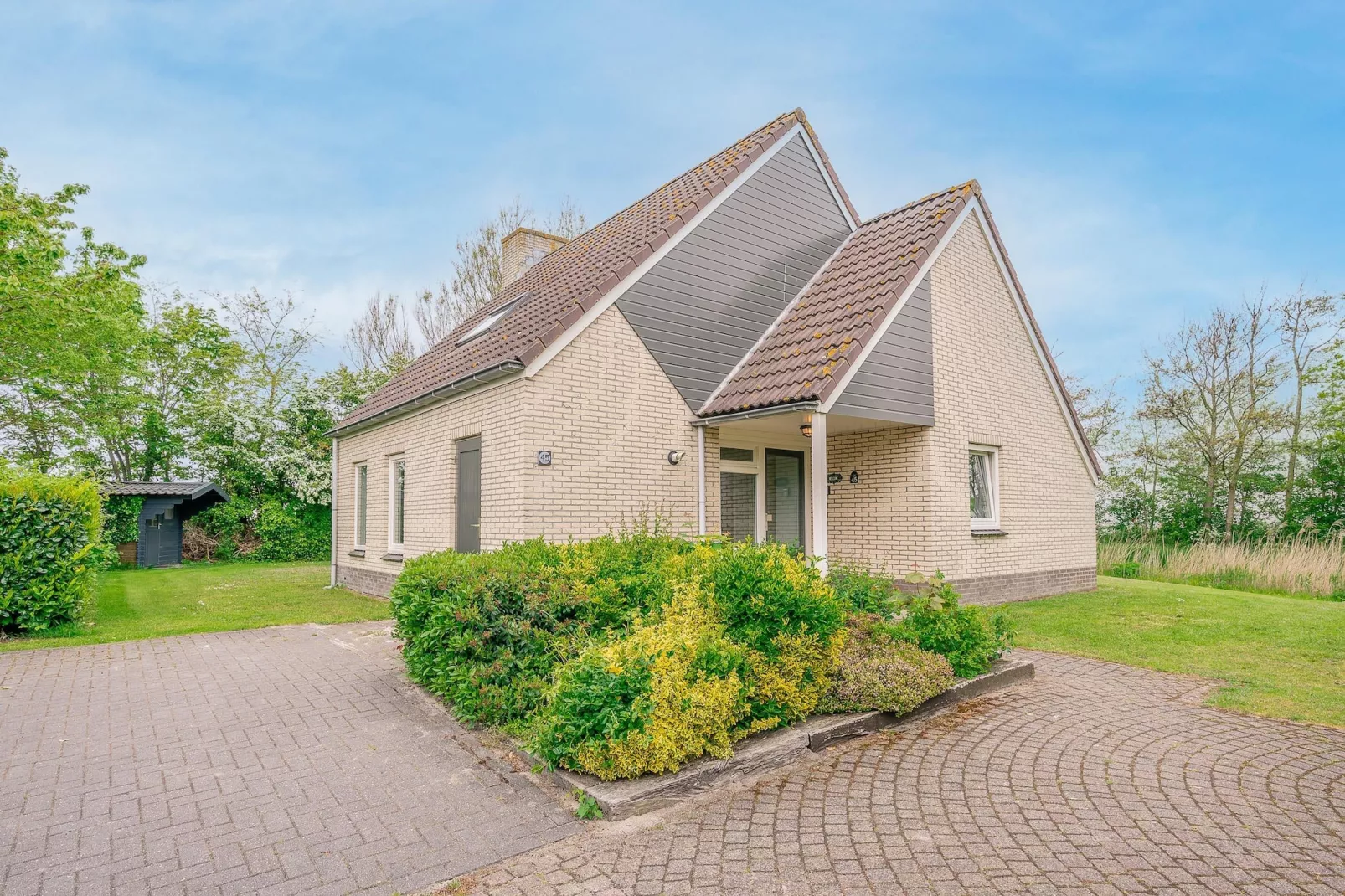 Kamperfoelie 45-Buitenkant zomer