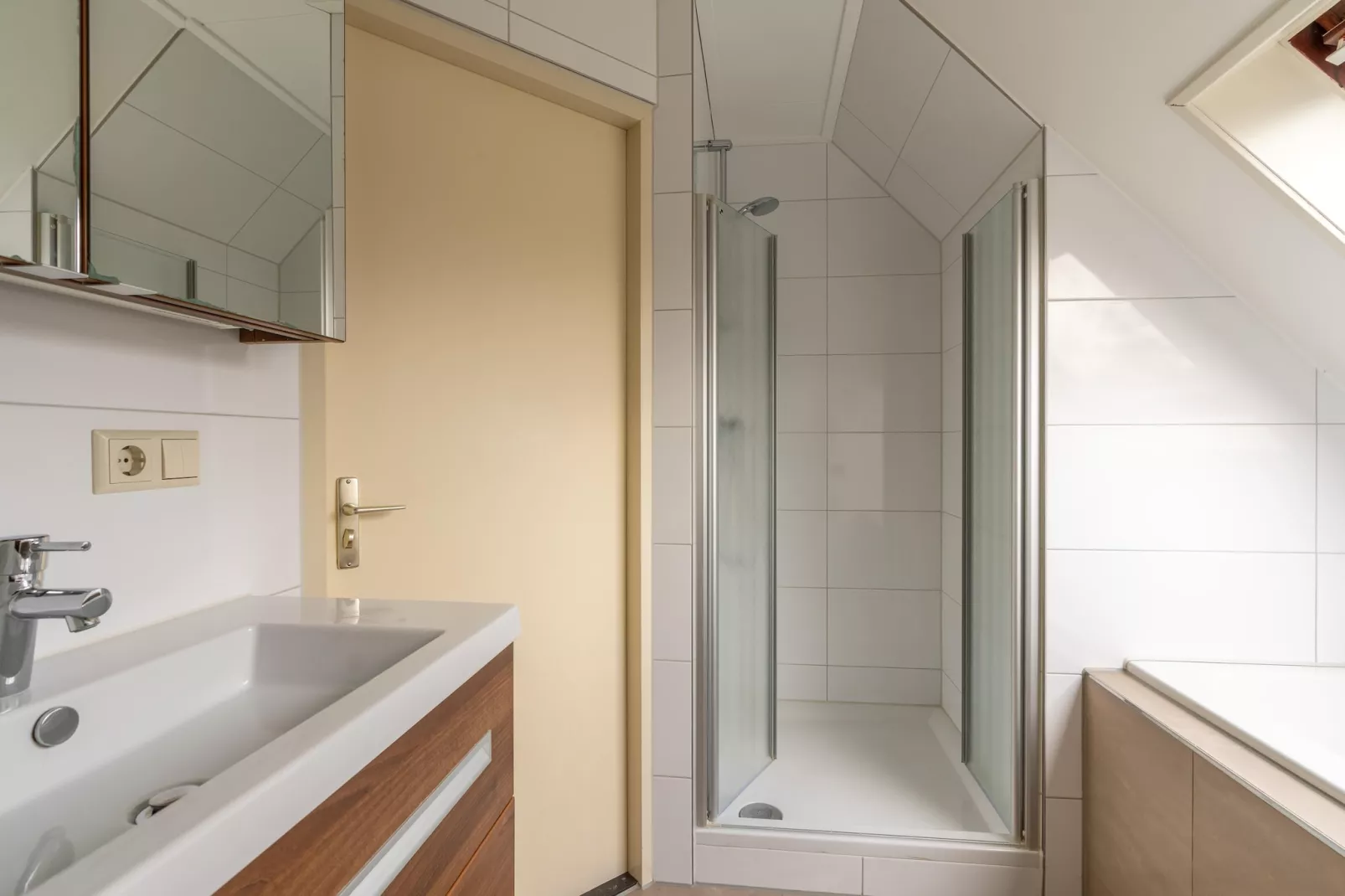 Kamperfoelie 51-Badkamer