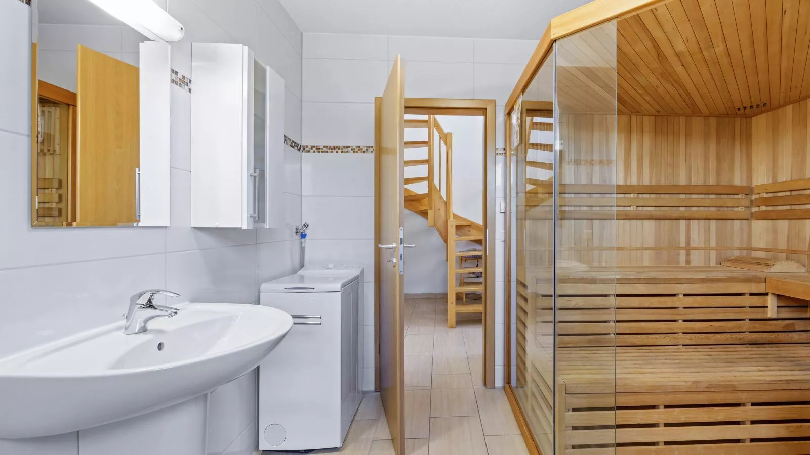 Windflüchter links mit Sauna-Sauna