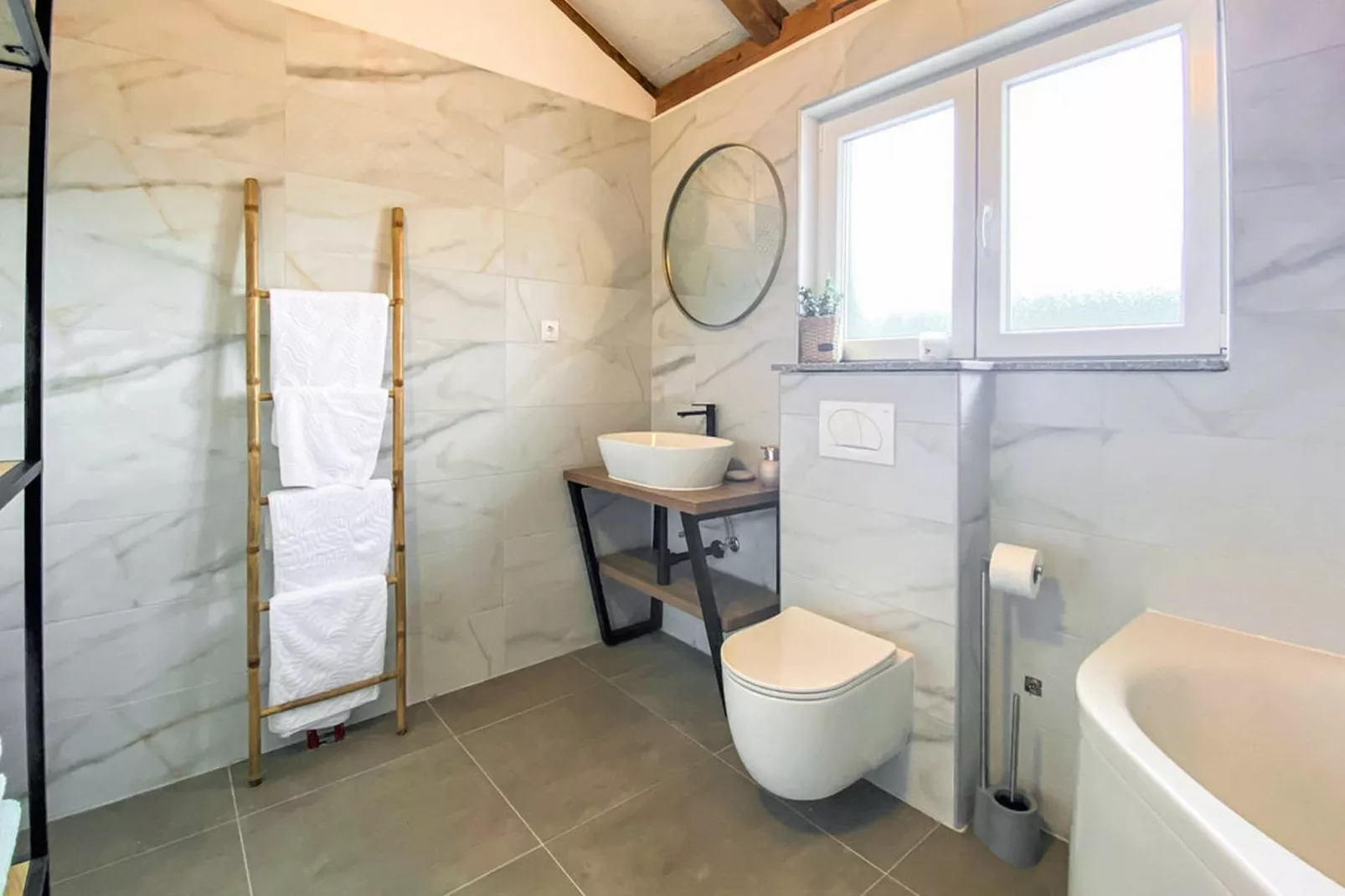 Villa Vinka - Three Bedroom Villa with Swimming Pool-Badkamer