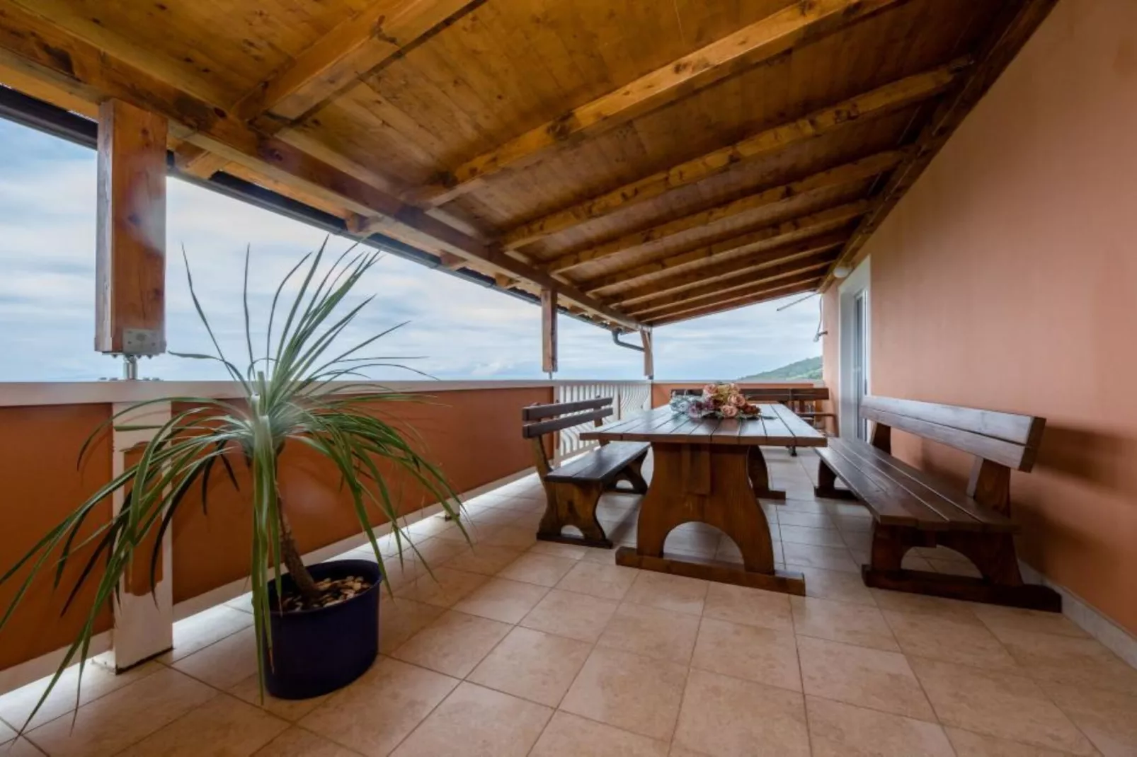 Three Bedroom Apartment with Terrace 2-Terrasbalkon