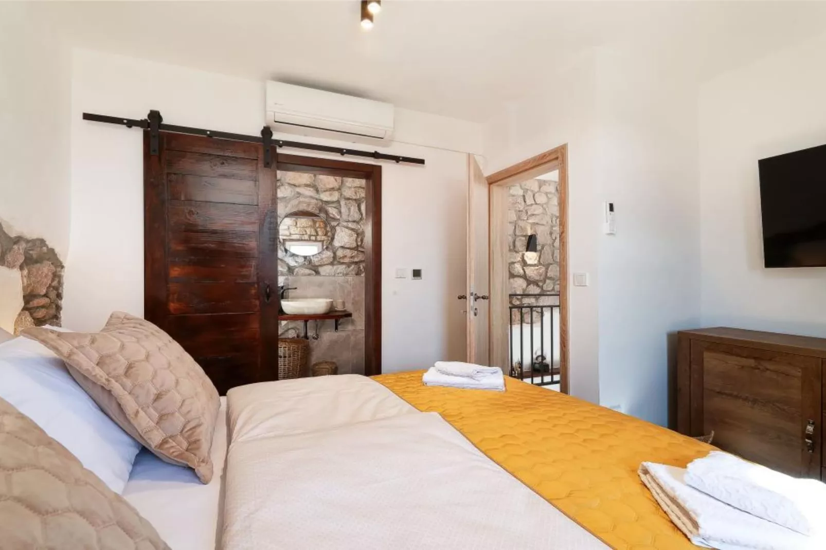 Ana’s Stone House Jurčić Kalić with the Pool-Slaapkamer