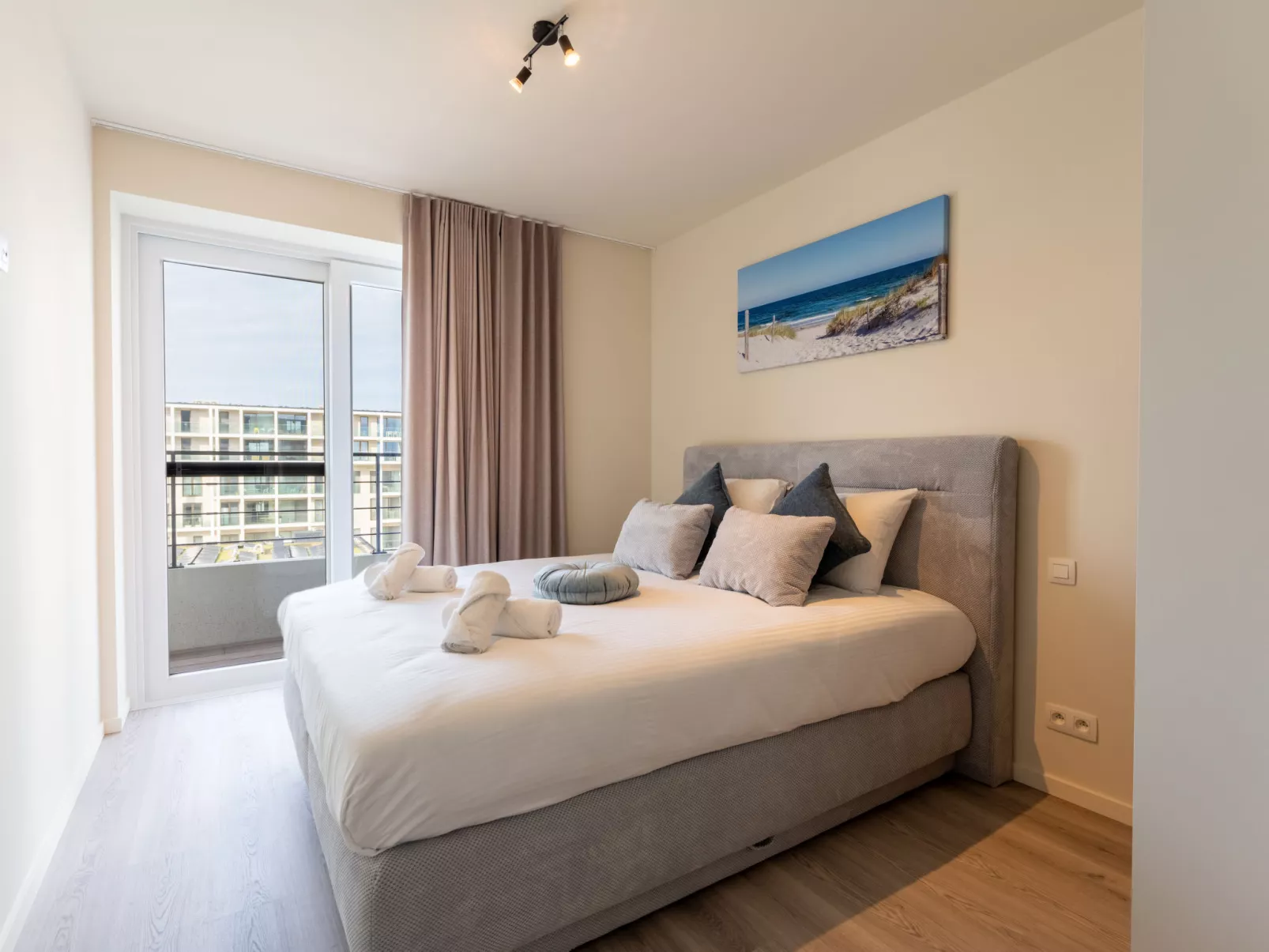 The Waves with parking-Binnen