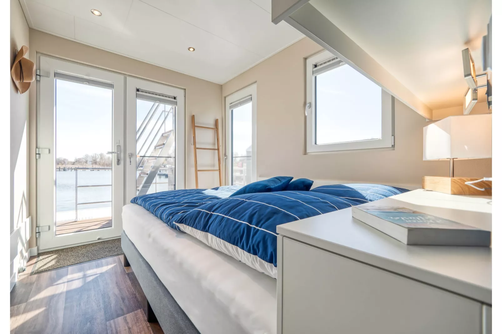 Hausboot in Ribnitz-Damgarten-Slaapkamer