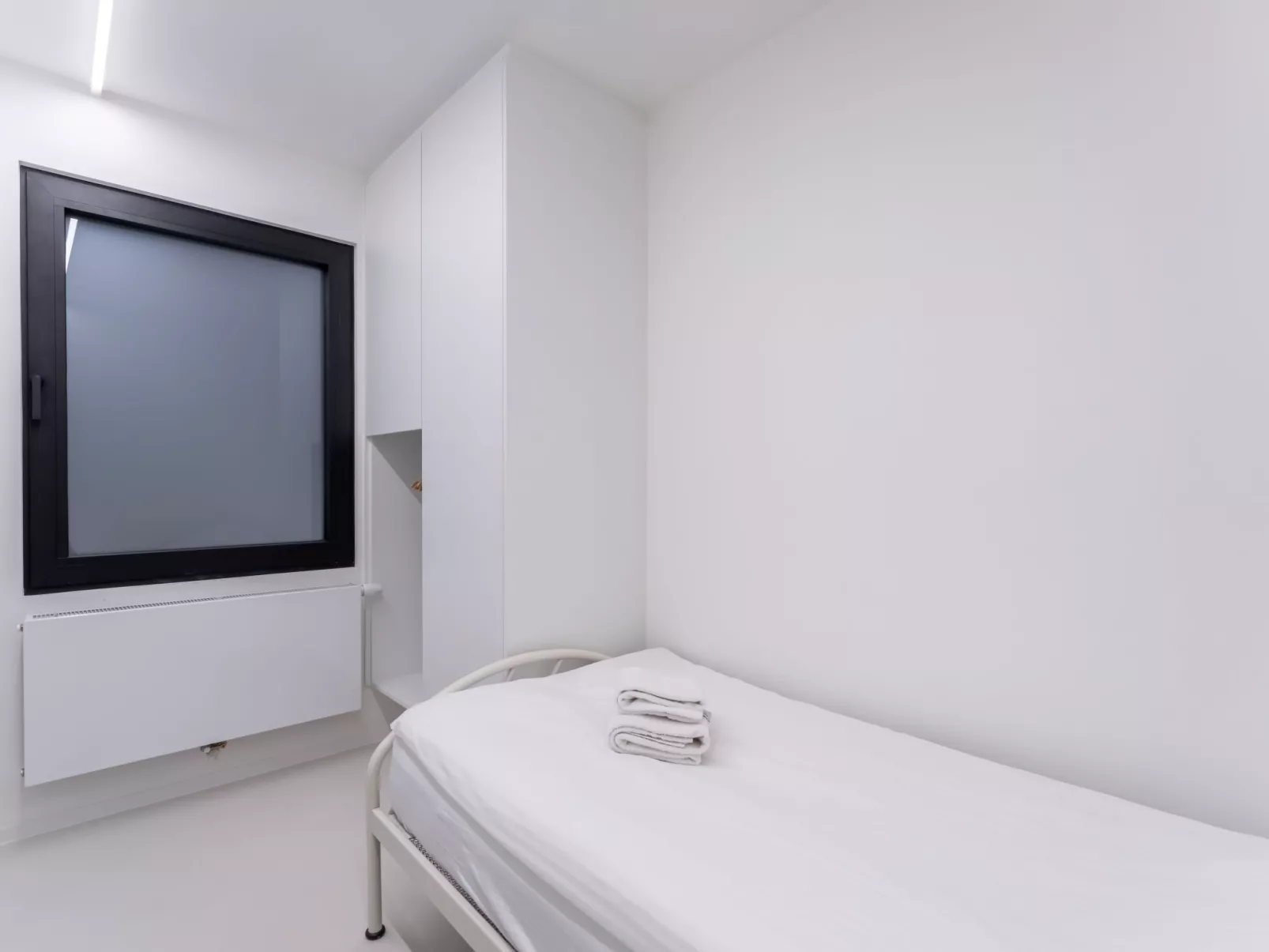 Marie Antoinette close by the sea-Binnen