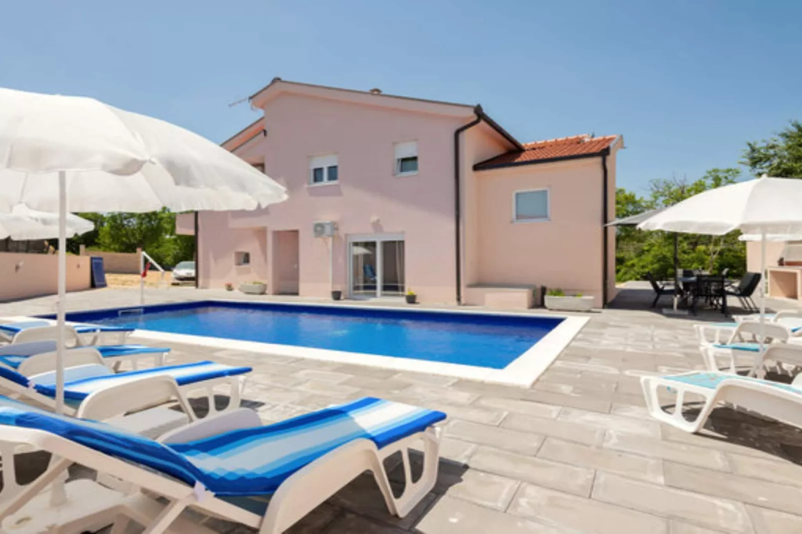 Charming Villa Nina with Pool - Four Bedroom Villa With Terrace and Swimming pool-Zwembad