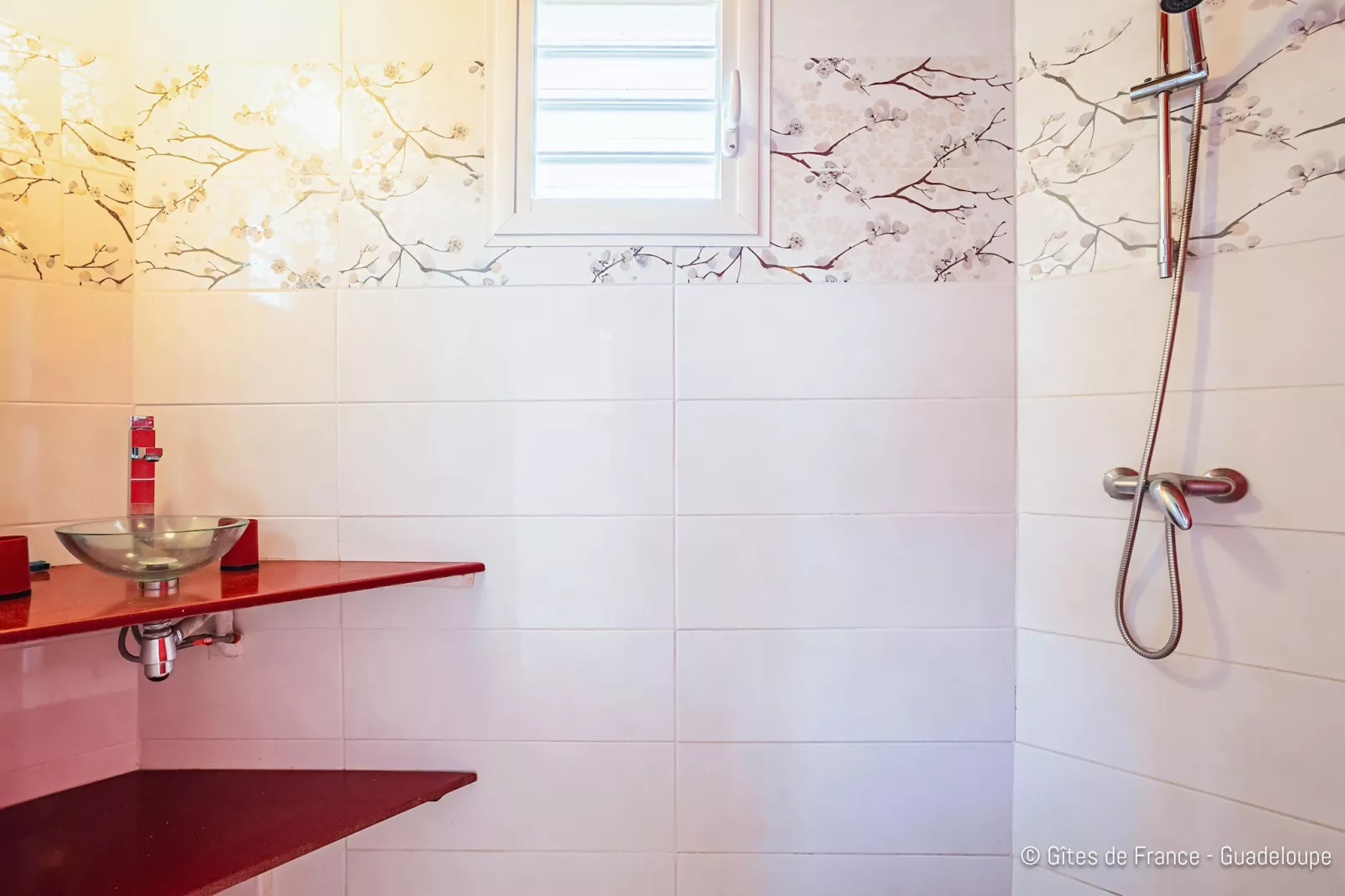 Paradise Bay Bungalow cosy bord de mer et piscine-Badkamer