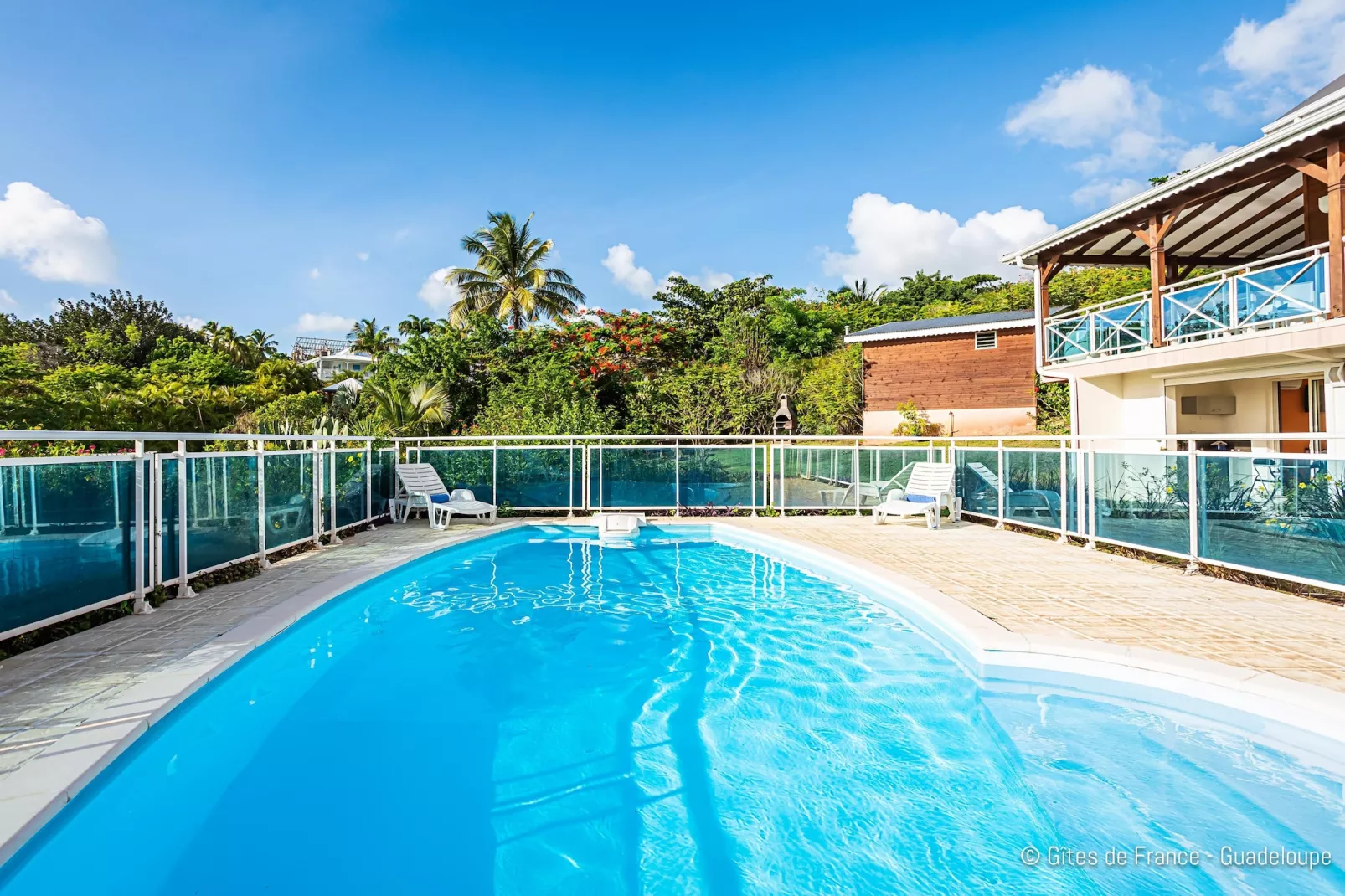 Complexe entier-Résidence-Villa-Salle de Bain amenagée-Vue mer-Zwembad