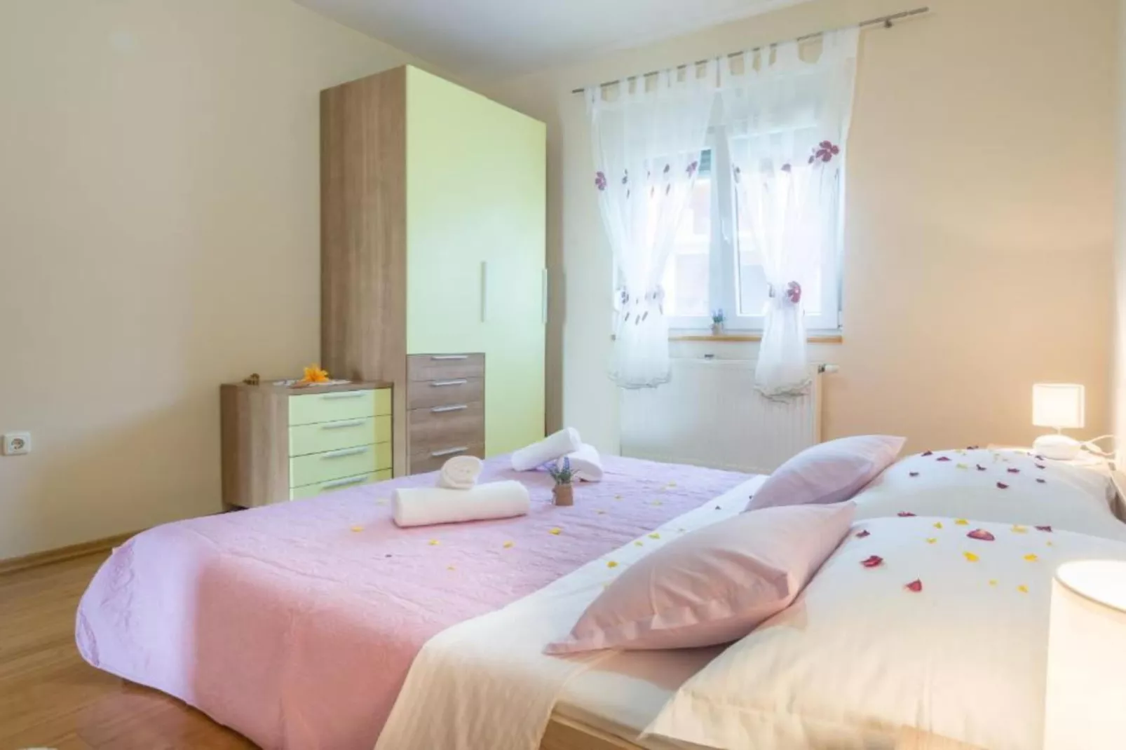 Holiday House BALEN with Swimming Pool - Six Bedroom Holiday House With Pool-Slaapkamer