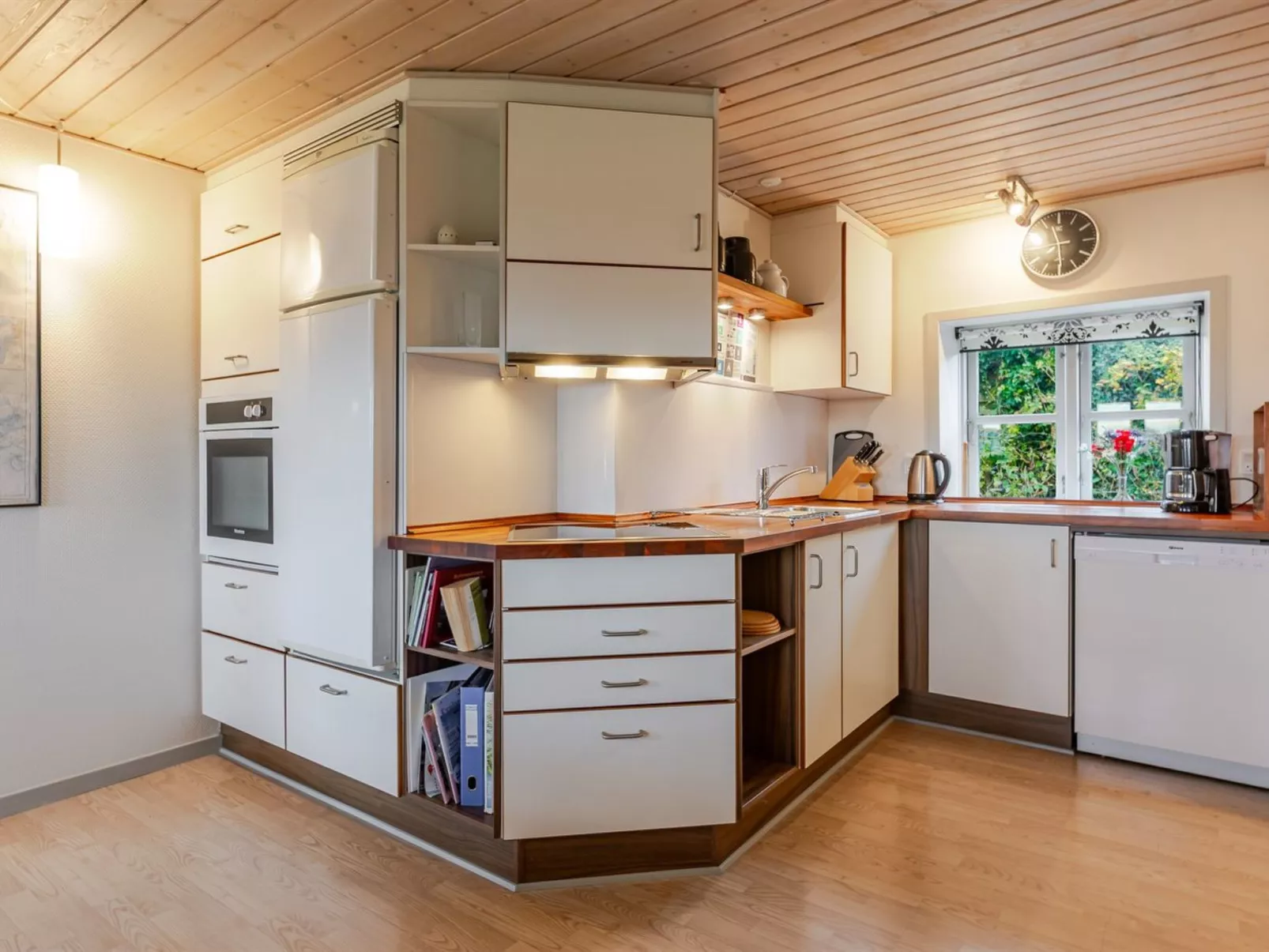 "Arvi" - 100m from the sea-Binnen