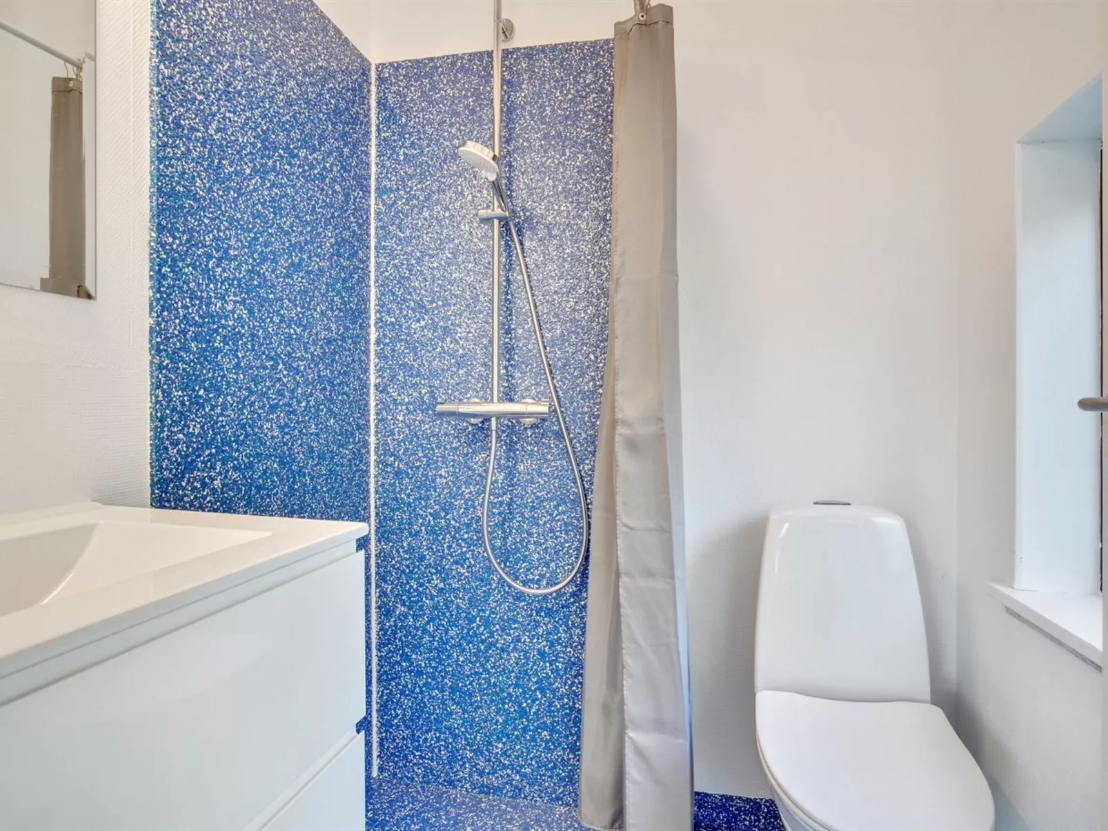 "Sirpa" - 1km from the sea-Binnen