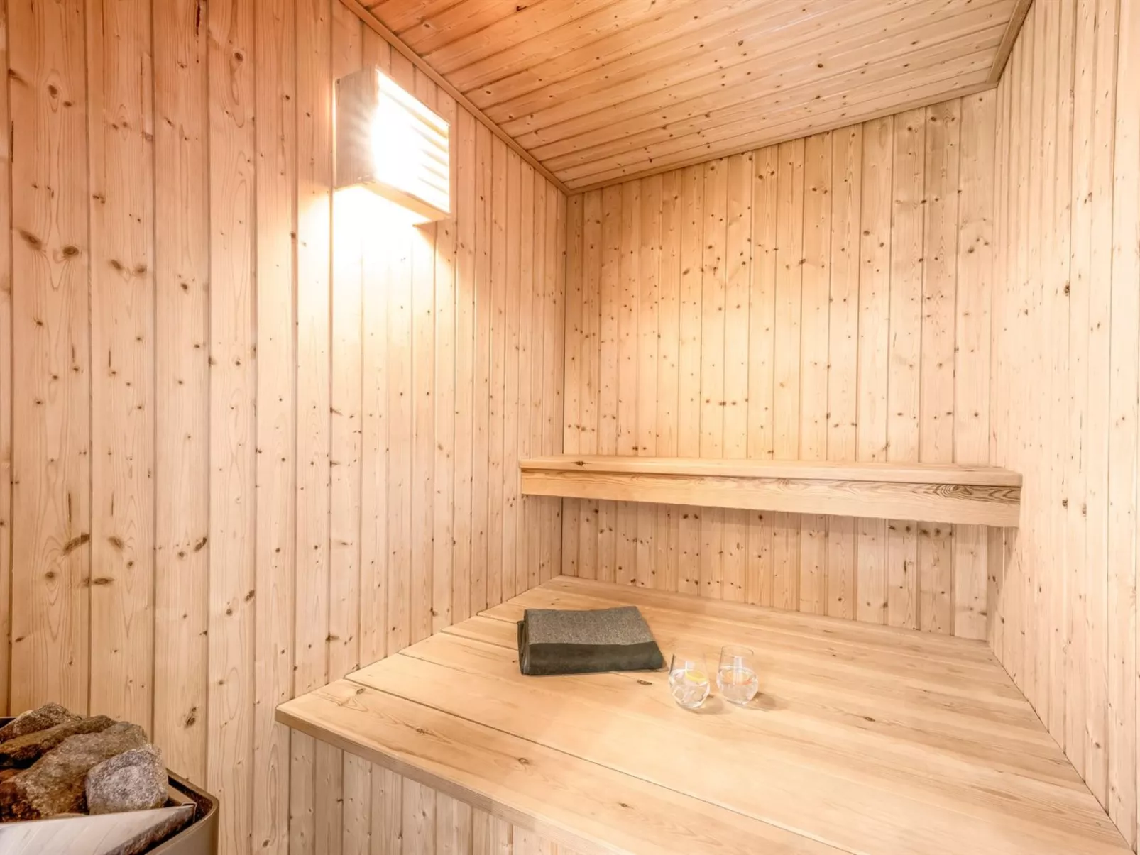 "Temjana" -  from the sea-Binnen