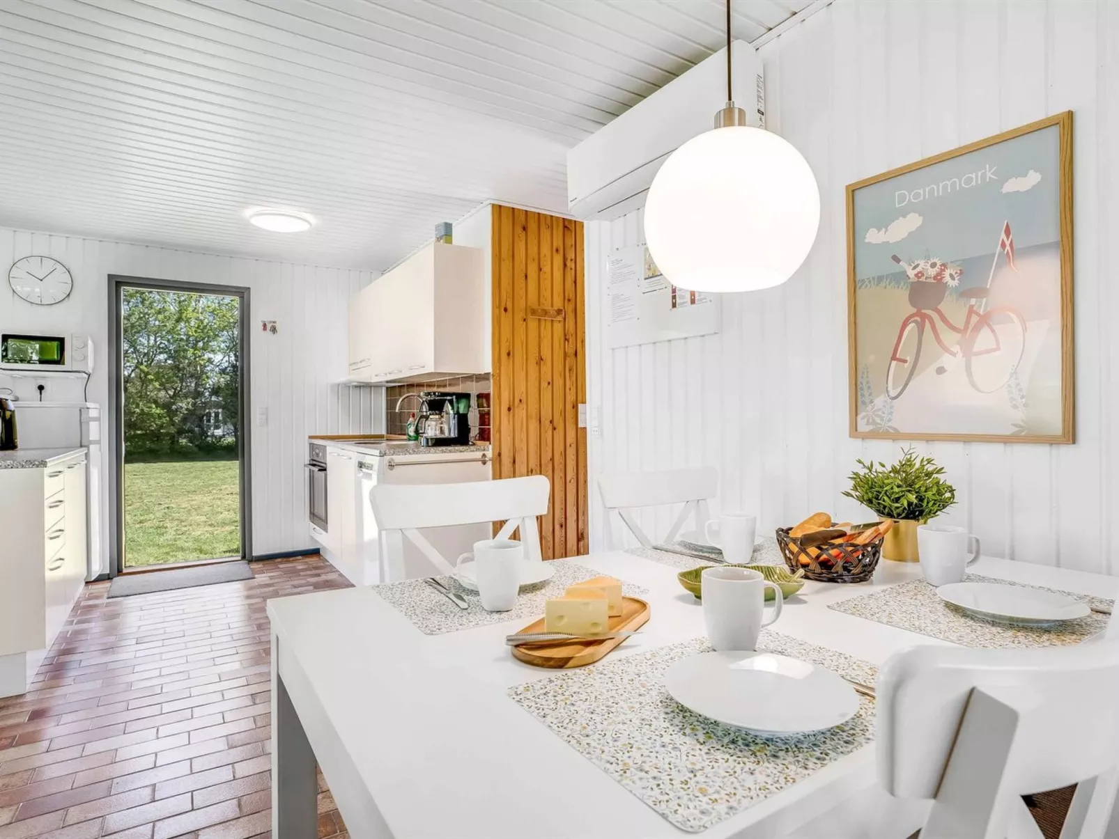 "Lars" - 250m from the sea-Binnen