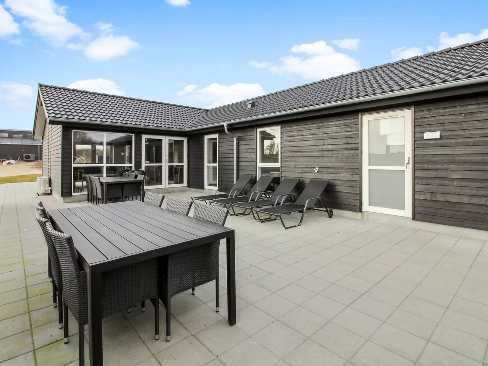 "Yakari" - 300m from the sea-Buiten