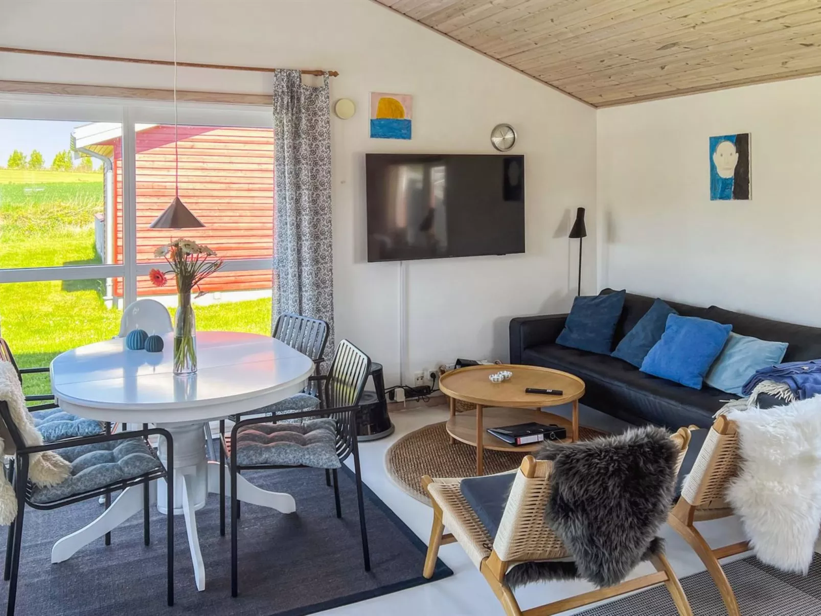 "Carlie" - 2.8km from the sea-Binnen