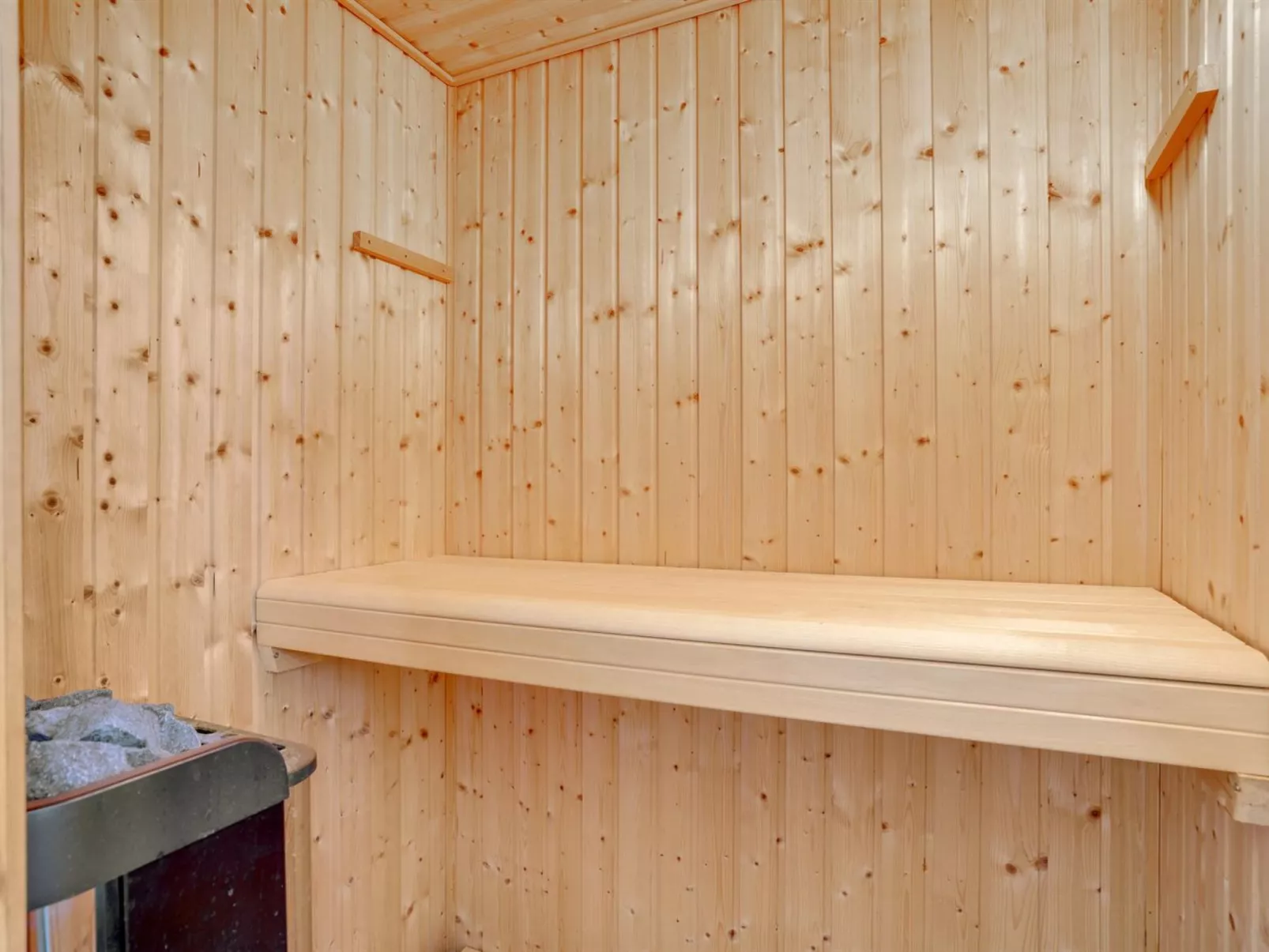 "Miika" - 100m from the sea-Binnen