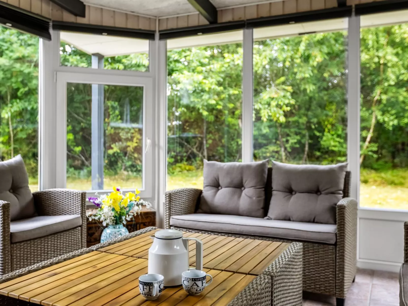 "Gwen" - 2.7km from the sea-Binnen