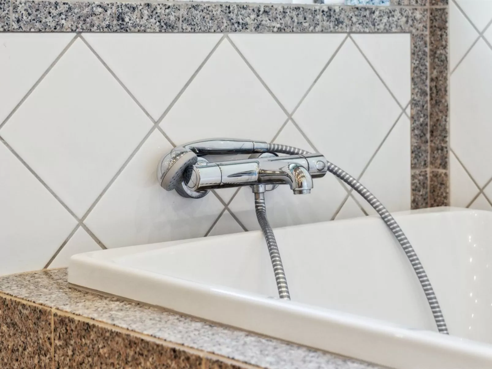 "Pietari" - 1.2km from the sea-Binnen