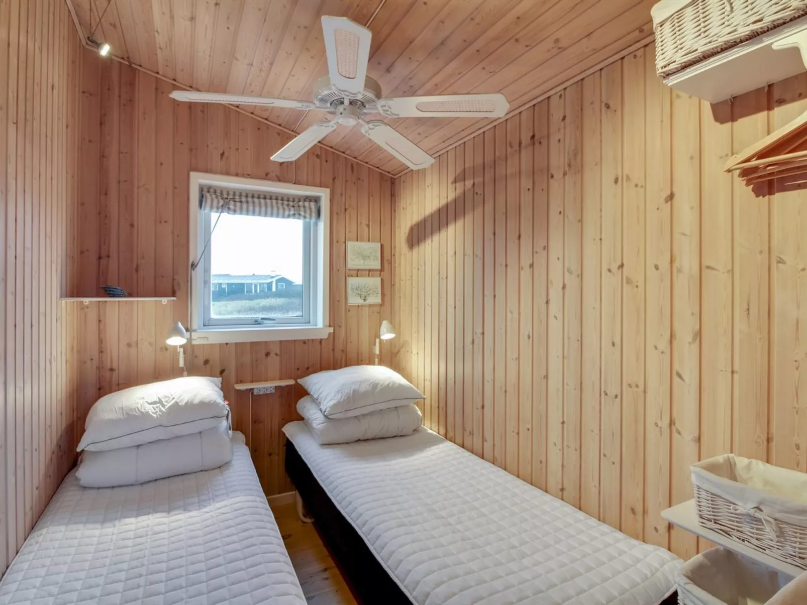 "Freydis" - 92m from the sea-Binnen