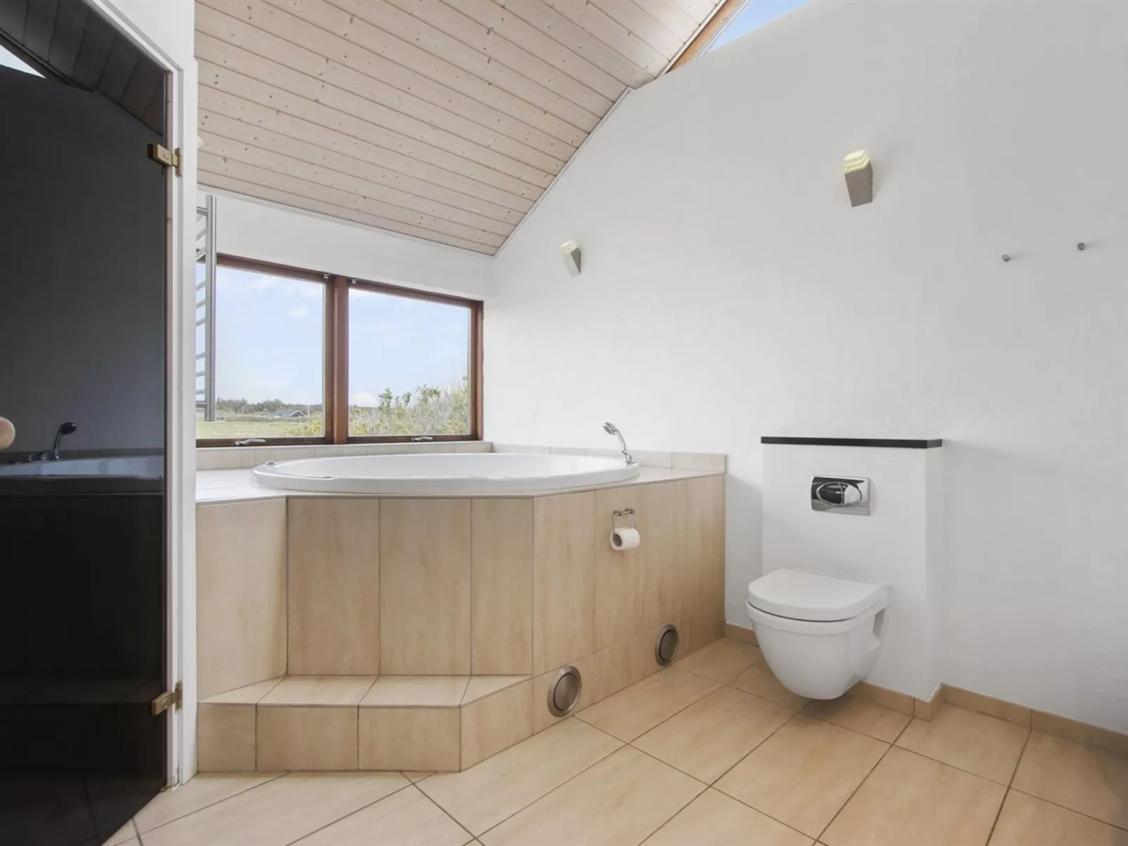 "Ilmatar" - 650m from the sea-Binnen