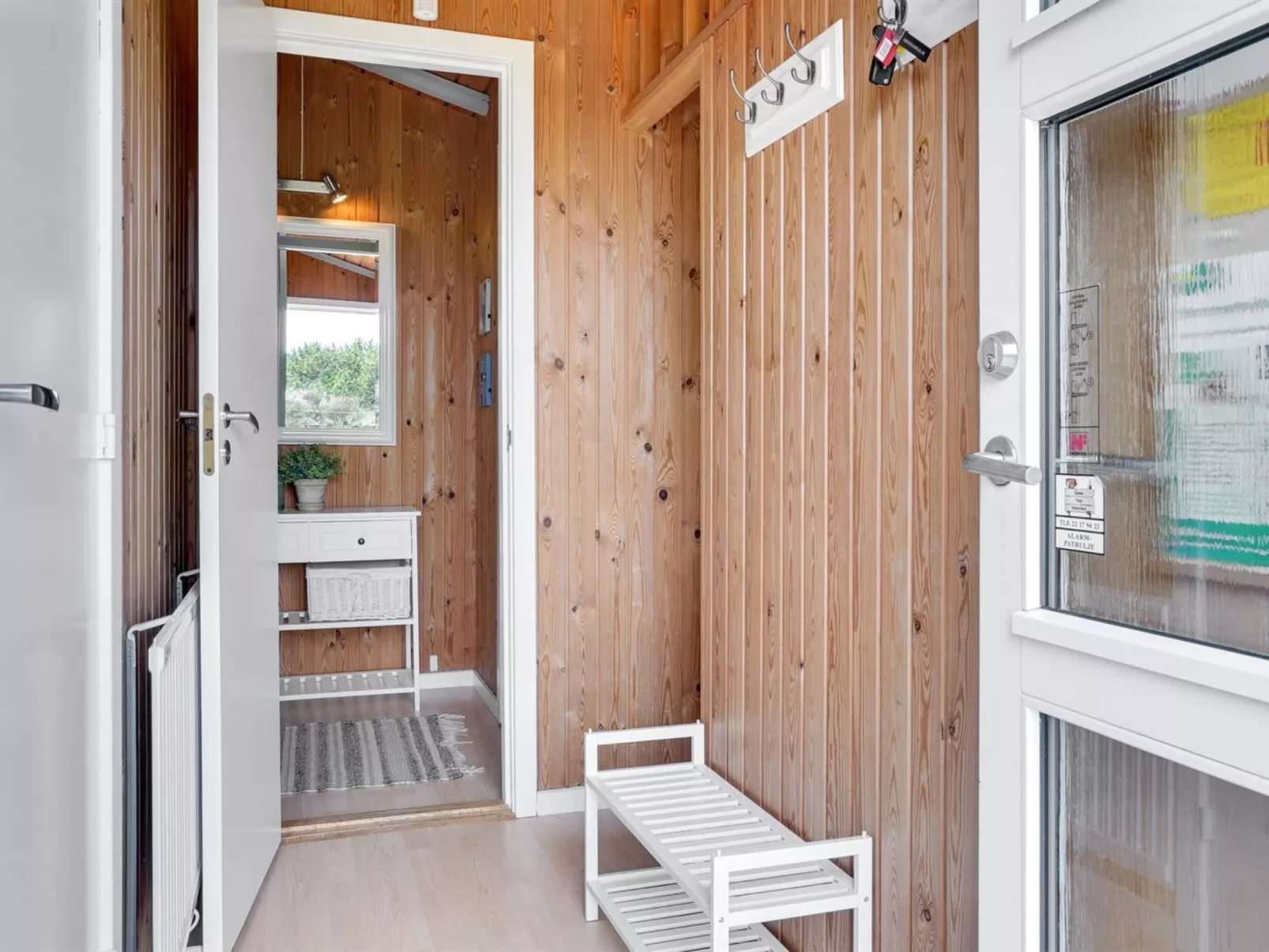 "Elgin" - 1.8km from the sea-Binnen