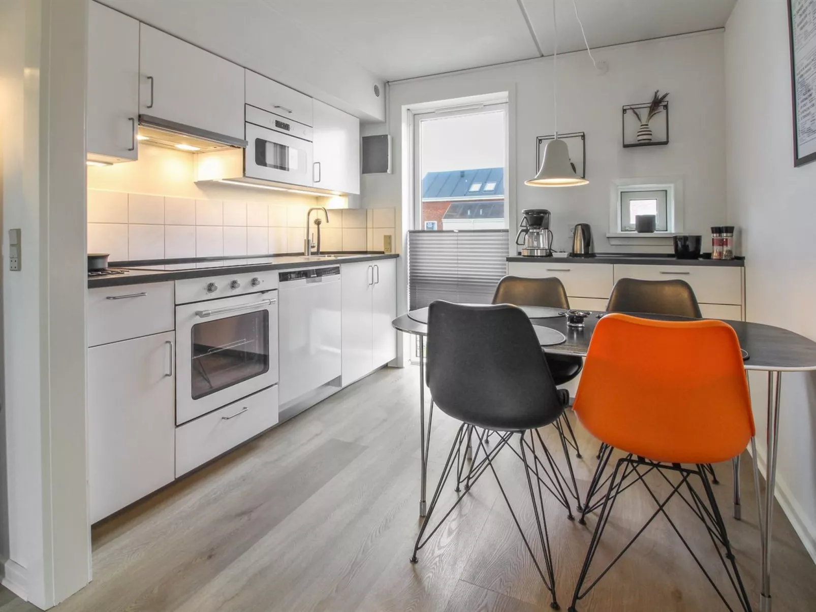 "Adils" - 2.5km from the sea - Binnen