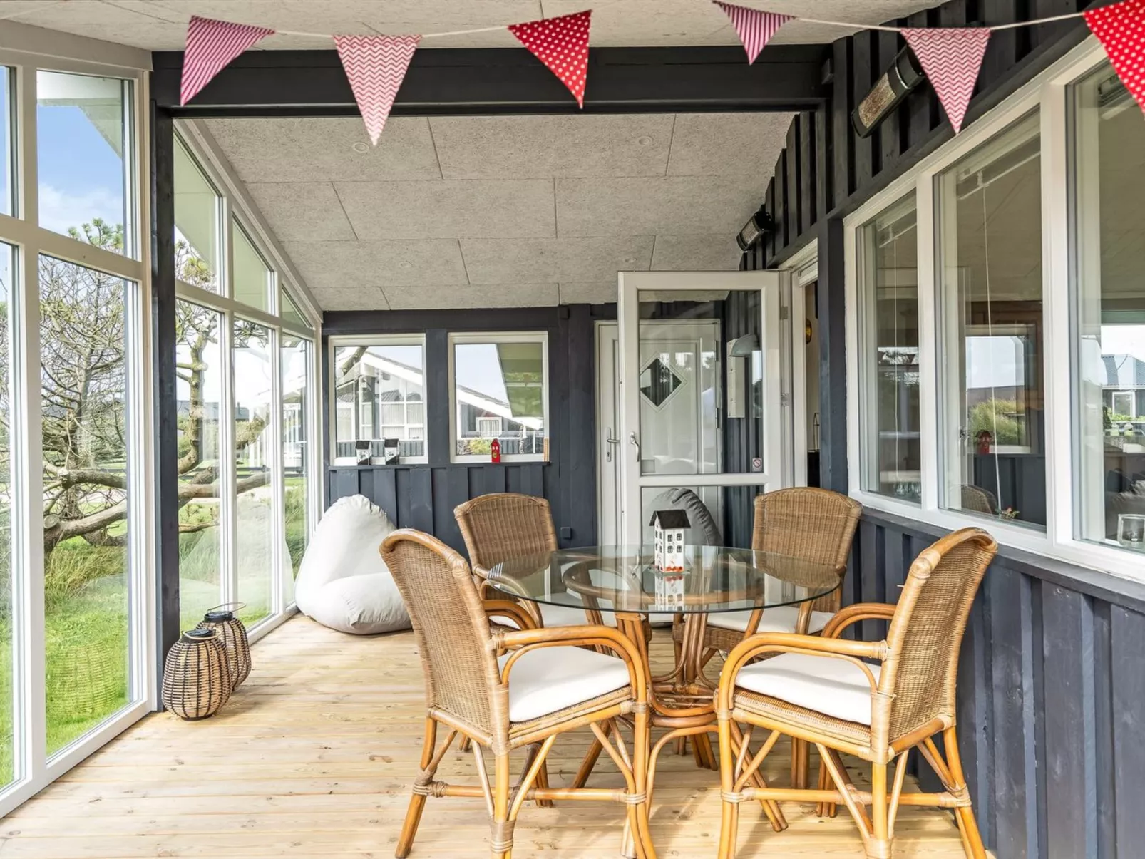 "Hælf" - 400m from the sea-Buiten